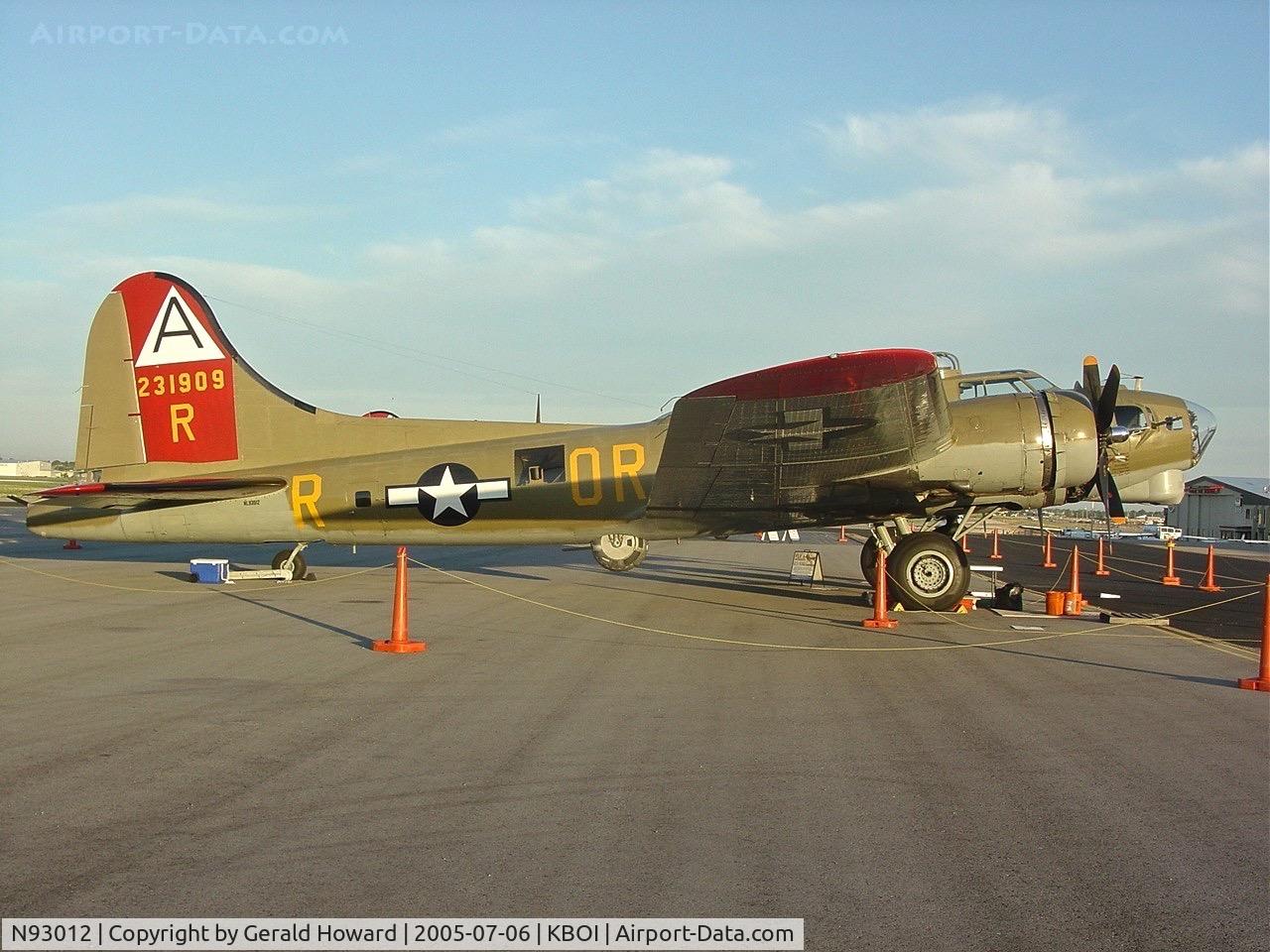 N93012, 1944 Boeing B-17G-30-BO Flying Fortress C/N 32264, Parked on the north GA ramp.