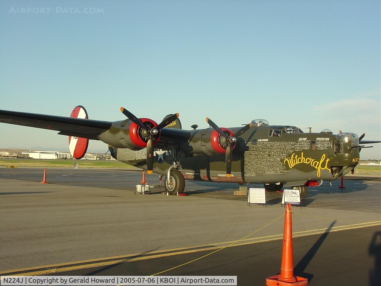 N224J, 1944 Consolidated B-24J-85-CF Liberator C/N 1347 (44-44052), Parked on the north GA ramp.