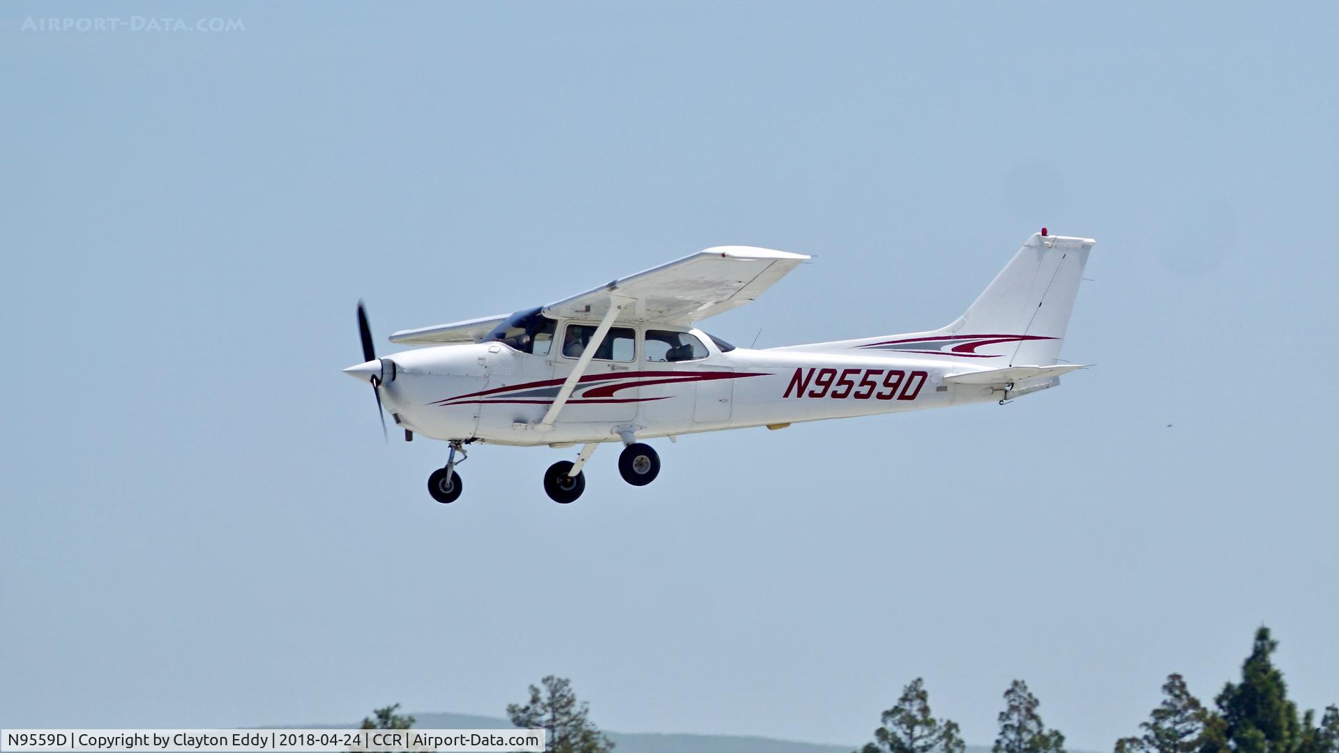 N9559D, 1999 Cessna 172R C/N 17280488, Buchanan Field Concord California 2018.