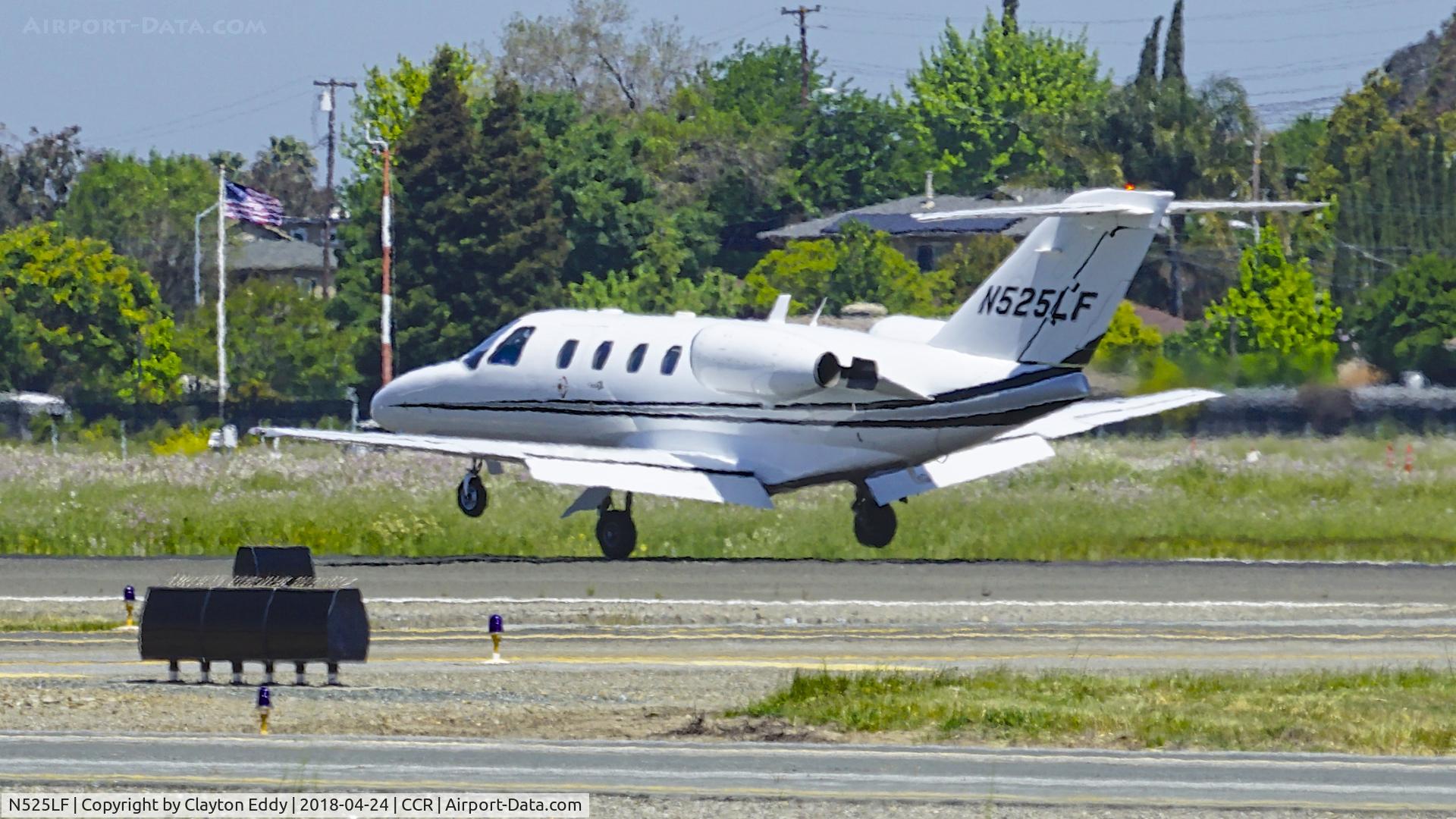 N525LF, 2000 Cessna 525 CitationJet CJ1 C/N 525-0382, Crosswind landing Buchanan Field Concord California 2018.