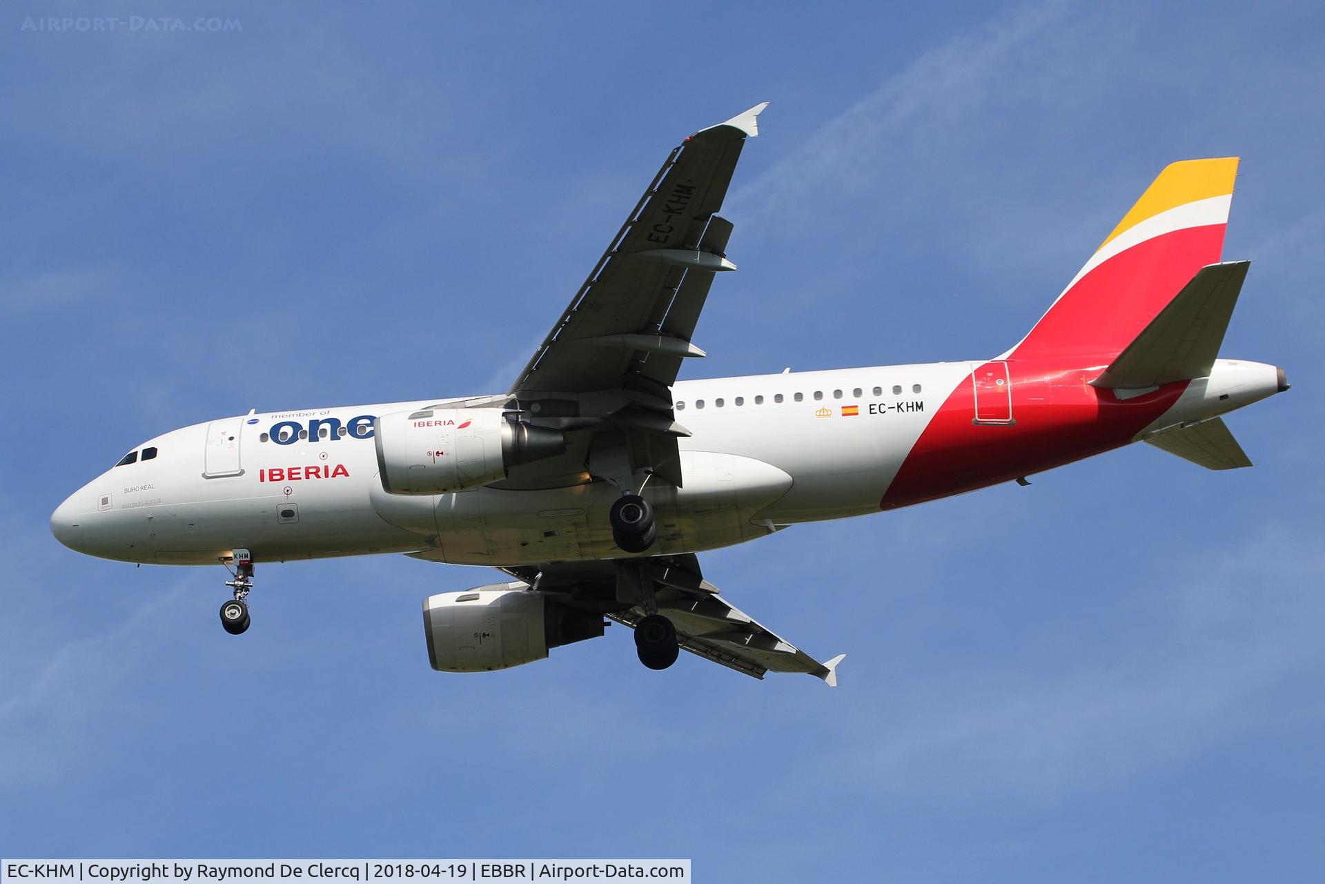 EC-KHM, 2007 Airbus A319-111 C/N 3209, Final to rwy 25L.