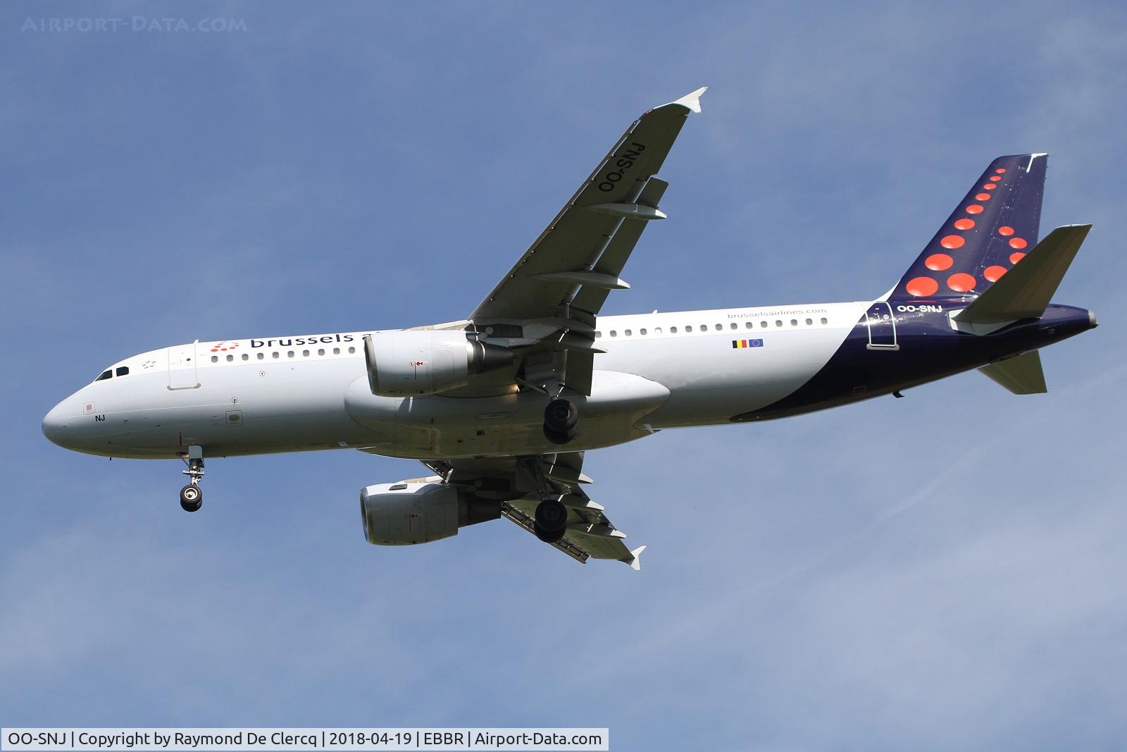 OO-SNJ, 2007 Airbus A320-214 C/N 3161, Final to rwy 25L.