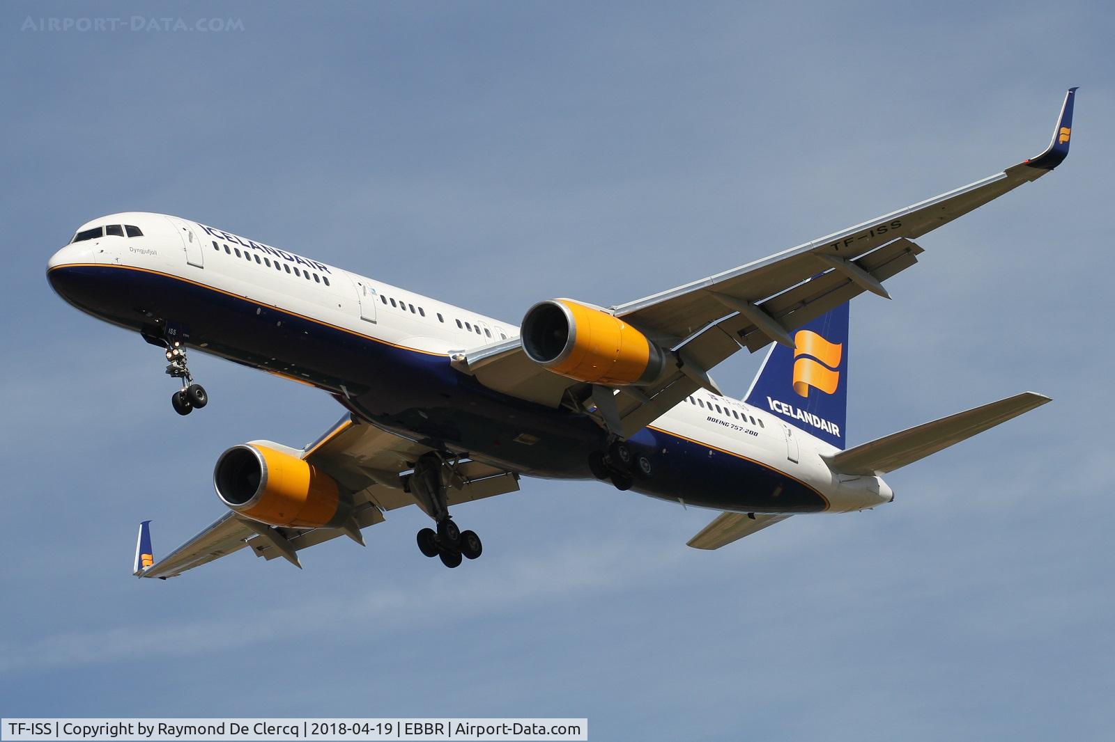 TF-ISS, 1996 Boeing 757-223 C/N 27447, Final to rwy 25L.
