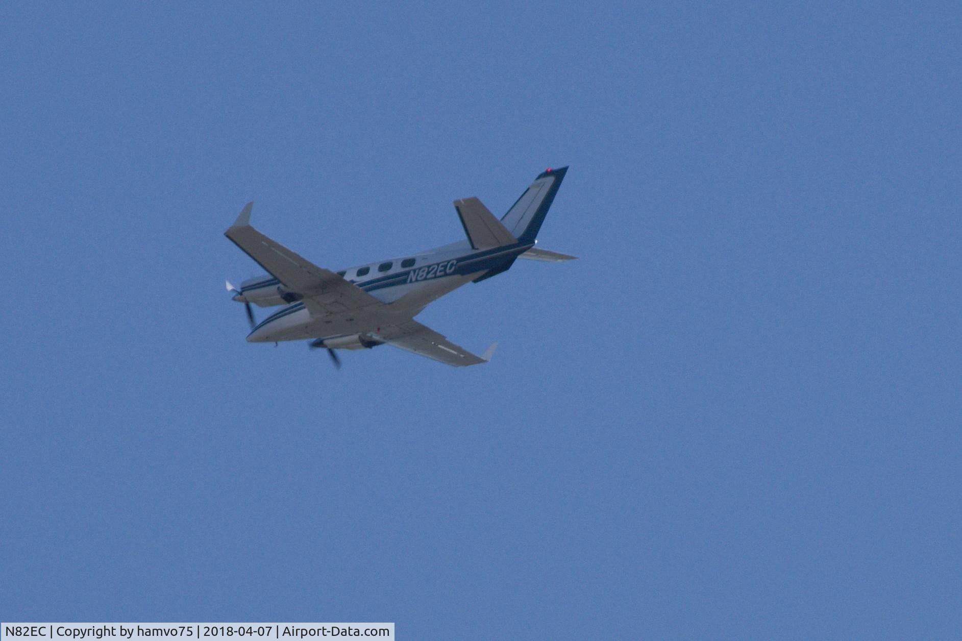 N82EC, 1976 Beech B-60 Duke C/N P-376, April 2018 over Gross-Gerau, Germany
