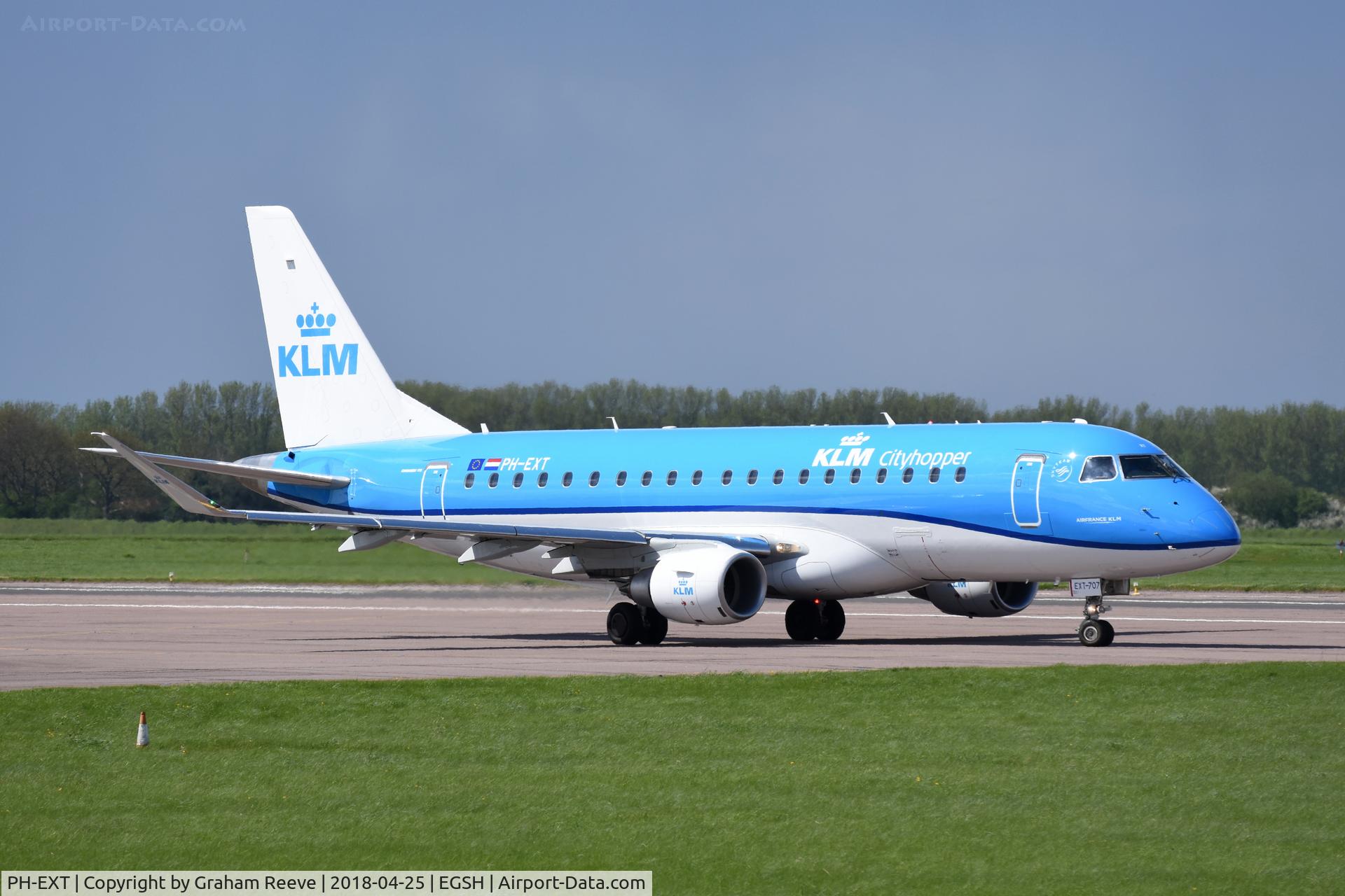 PH-EXT, 2018 Embraer ERJ-175STD (ERJ-170-200) C/N 17000707, Departing from Norwich.