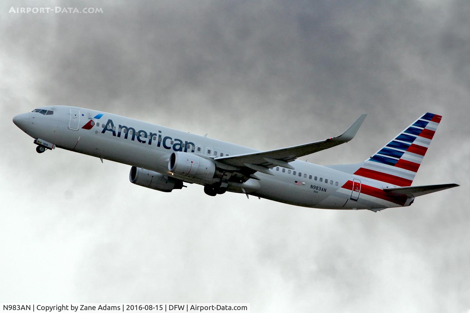N983AN, 2001 Boeing 737-823 C/N 30899, Departing DFW Airport