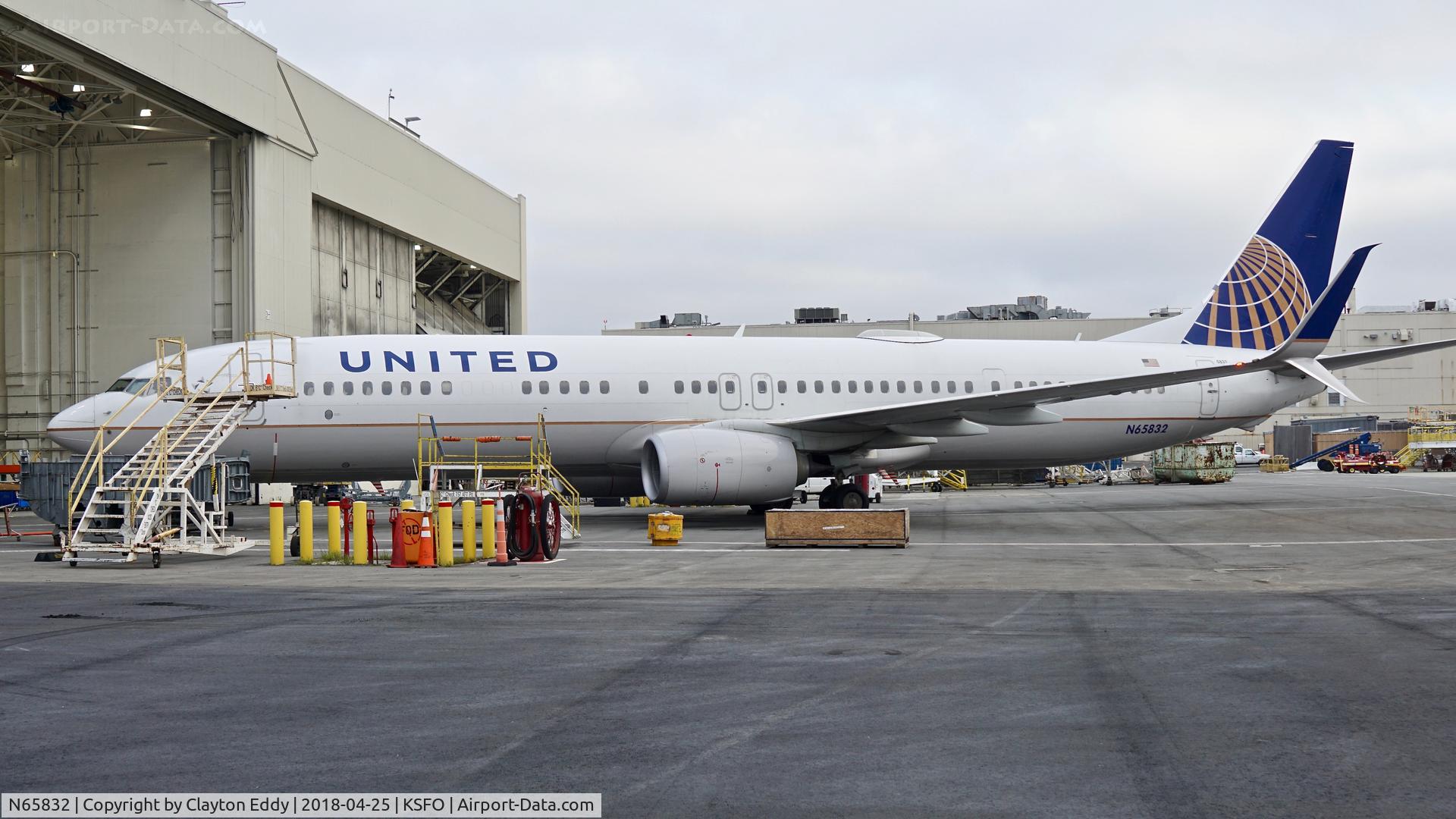 N65832, 2014 Boeing 737-924/ER C/N 44563, SFO 2018.