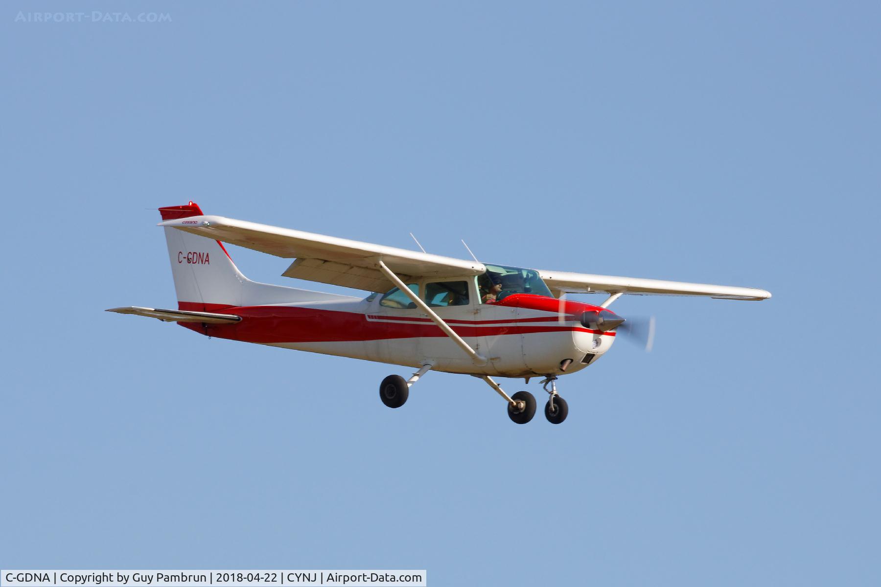 C-GDNA, 1975 Cessna 172M C/N 17265404, Landing