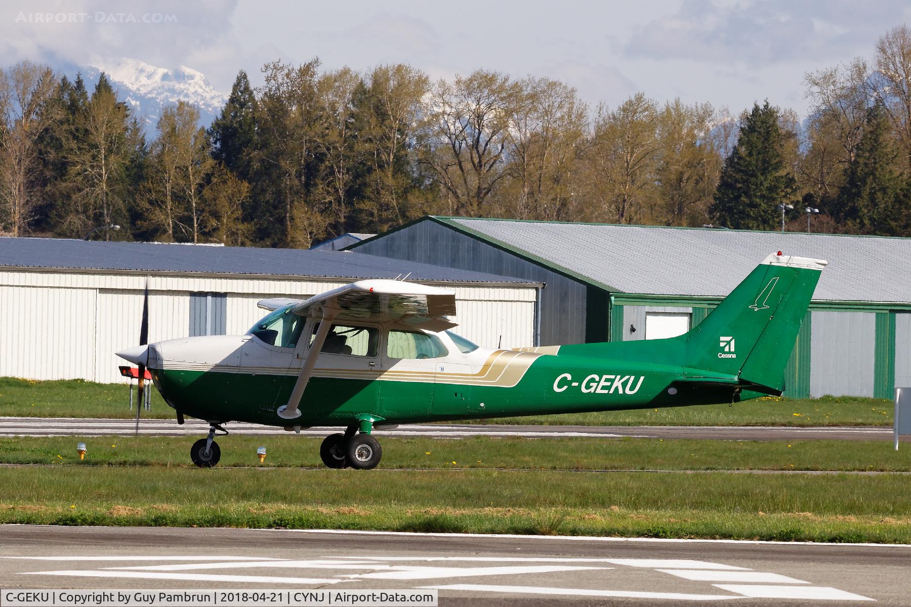 C-GEKU, 1976 Cessna 172M C/N 17266305, Departing