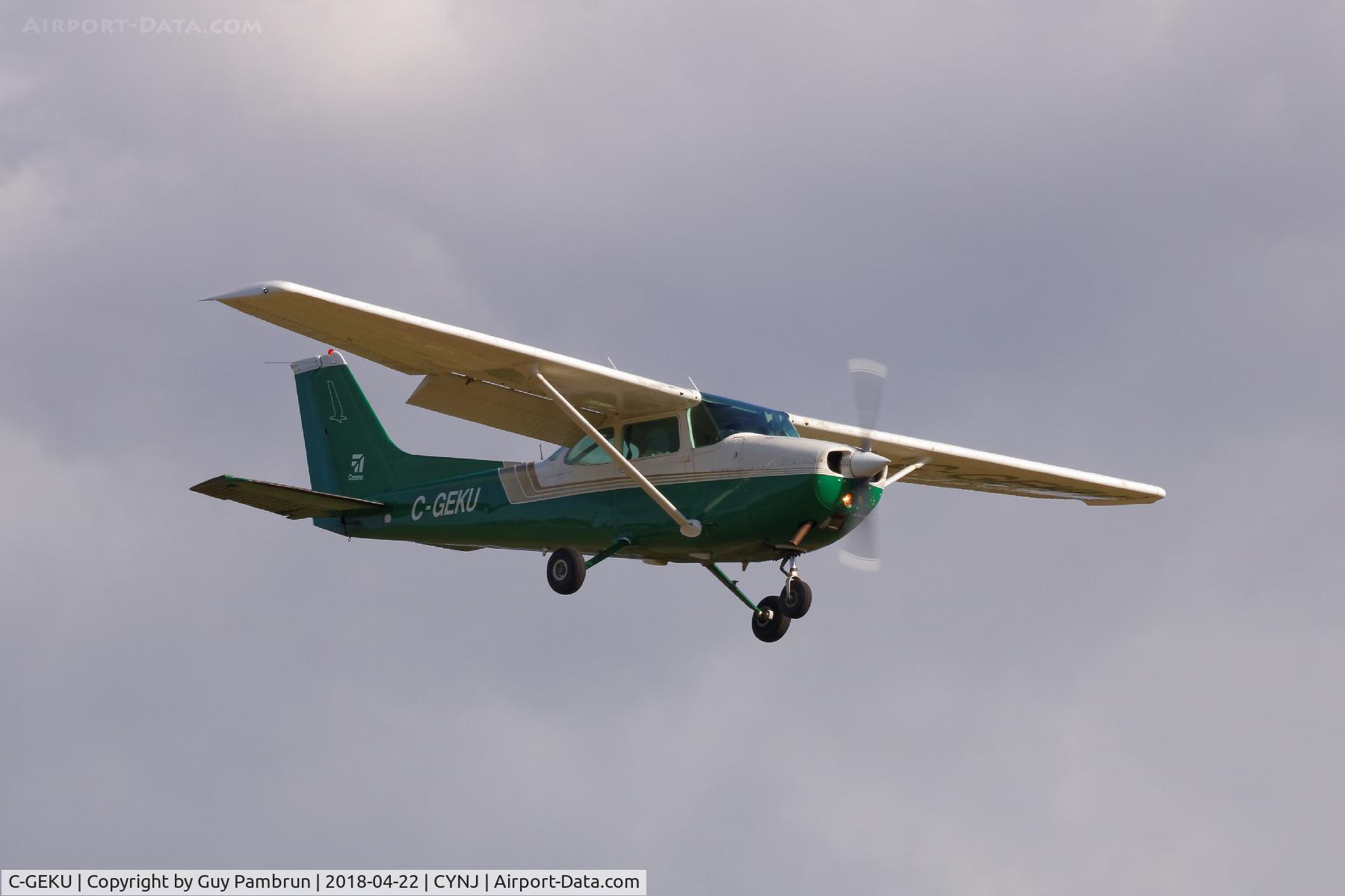 C-GEKU, 1976 Cessna 172M C/N 17266305, Landing
