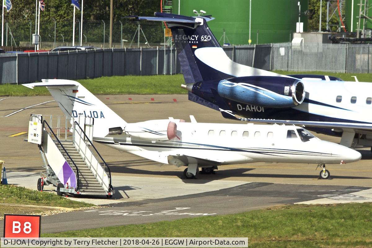 D-IJOA, 2001 Cessna 525A CitationJet CJ2 C/N 525A-0034, At London Luton