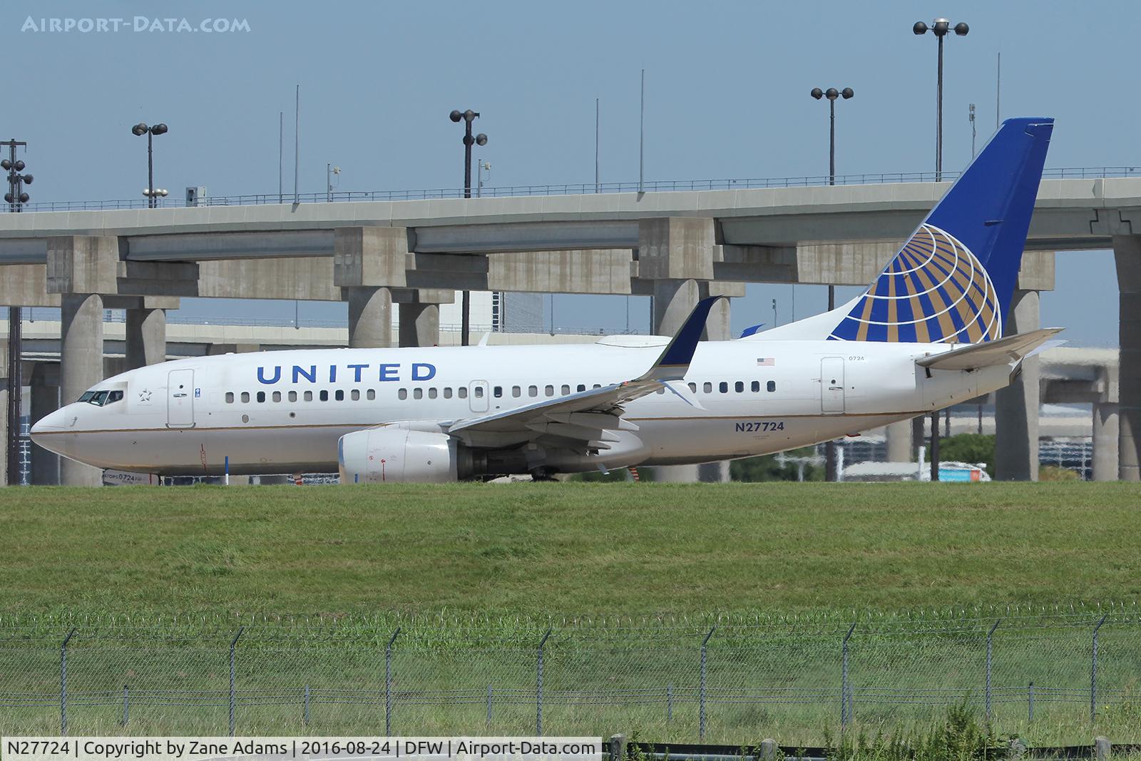 N27724, 1999 Boeing 737-724 C/N 28791, Arriving at DFW Airport