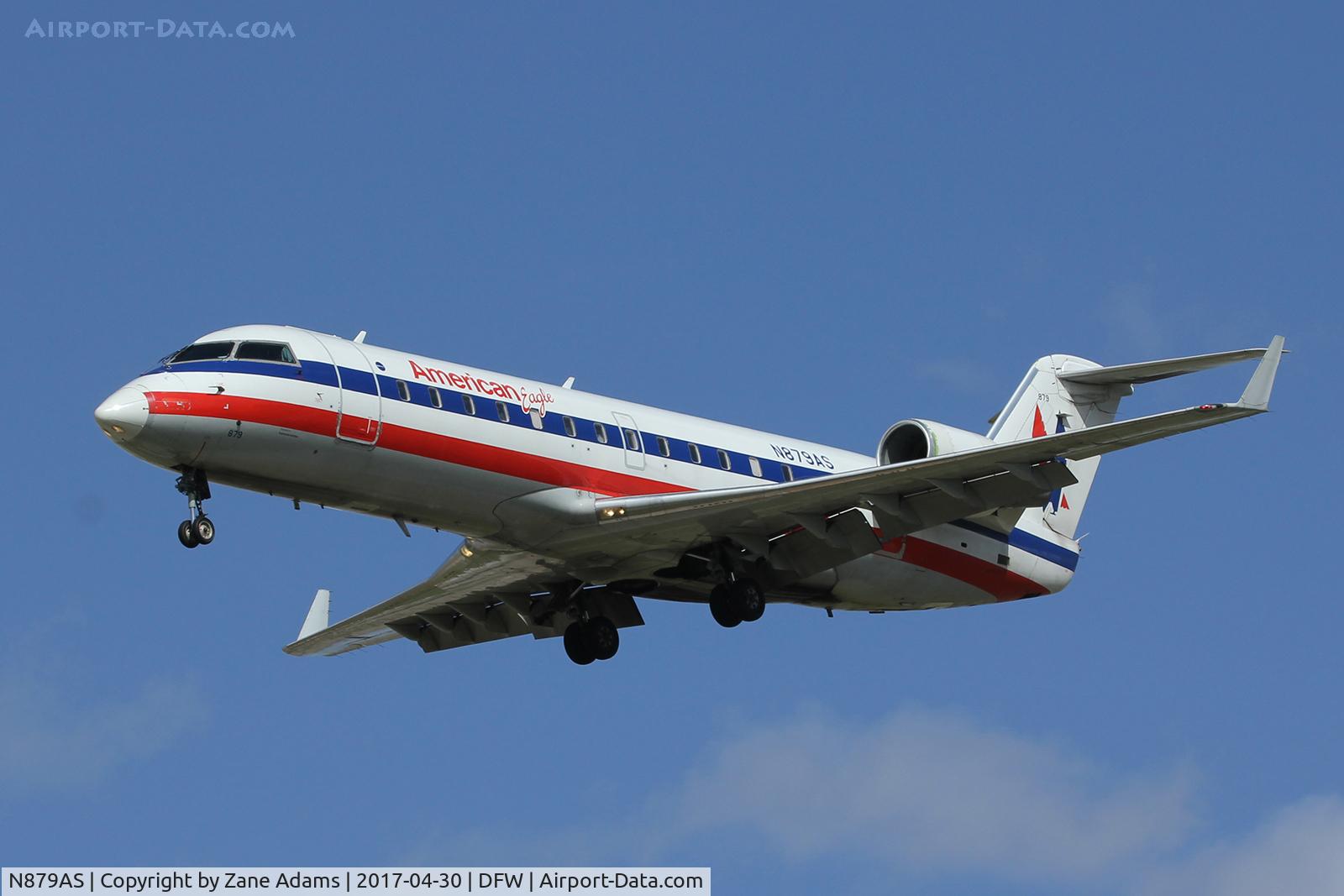 N879AS, 2002 Bombardier CRJ-200ER (CL-600-2B19) C/N 7600, Arriving at DFW Airport