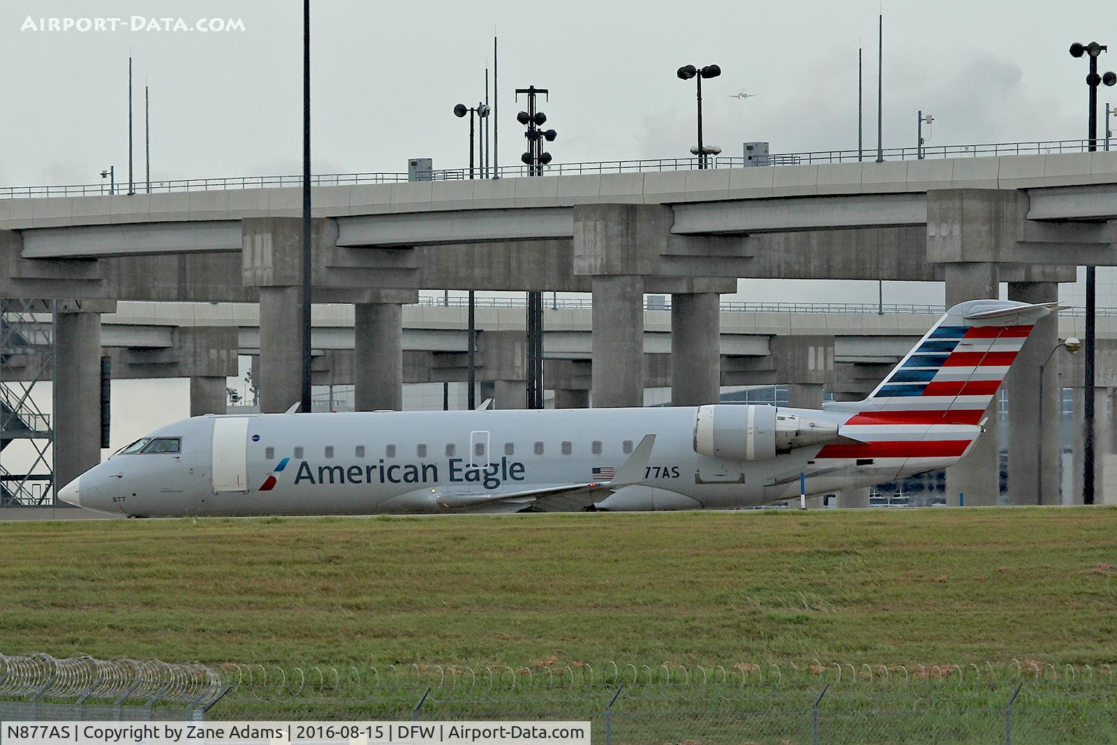 N877AS, 2001 Bombardier CRJ-200ER (CL-600-2B19) C/N 7579, Arriving at DFW Airport