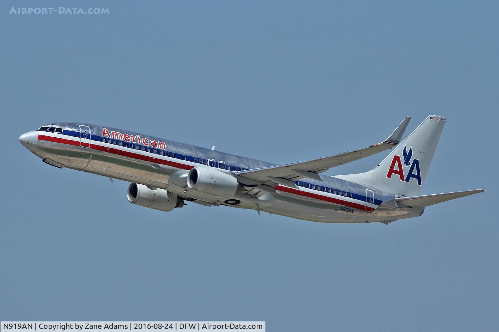 N919AN, 1999 Boeing 737-823 C/N 29520, Arriving at DFW Airport