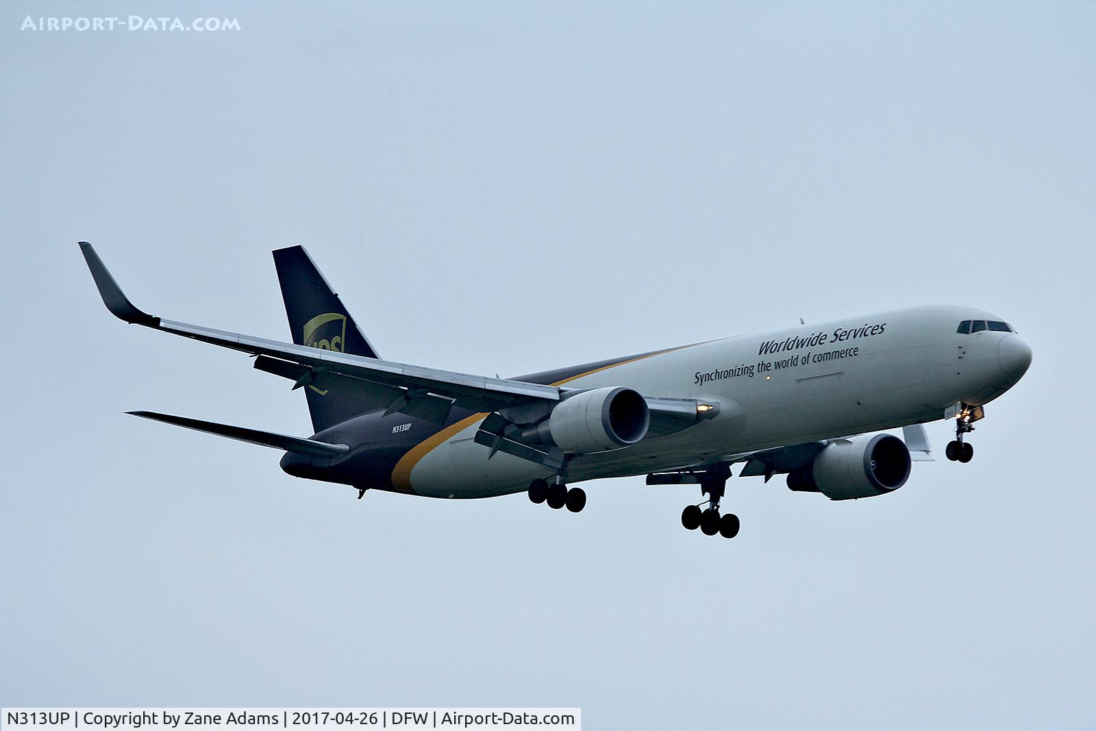 N313UP, 1996 Boeing 767-34AF C/N 27764, Arriving at DFW Airport