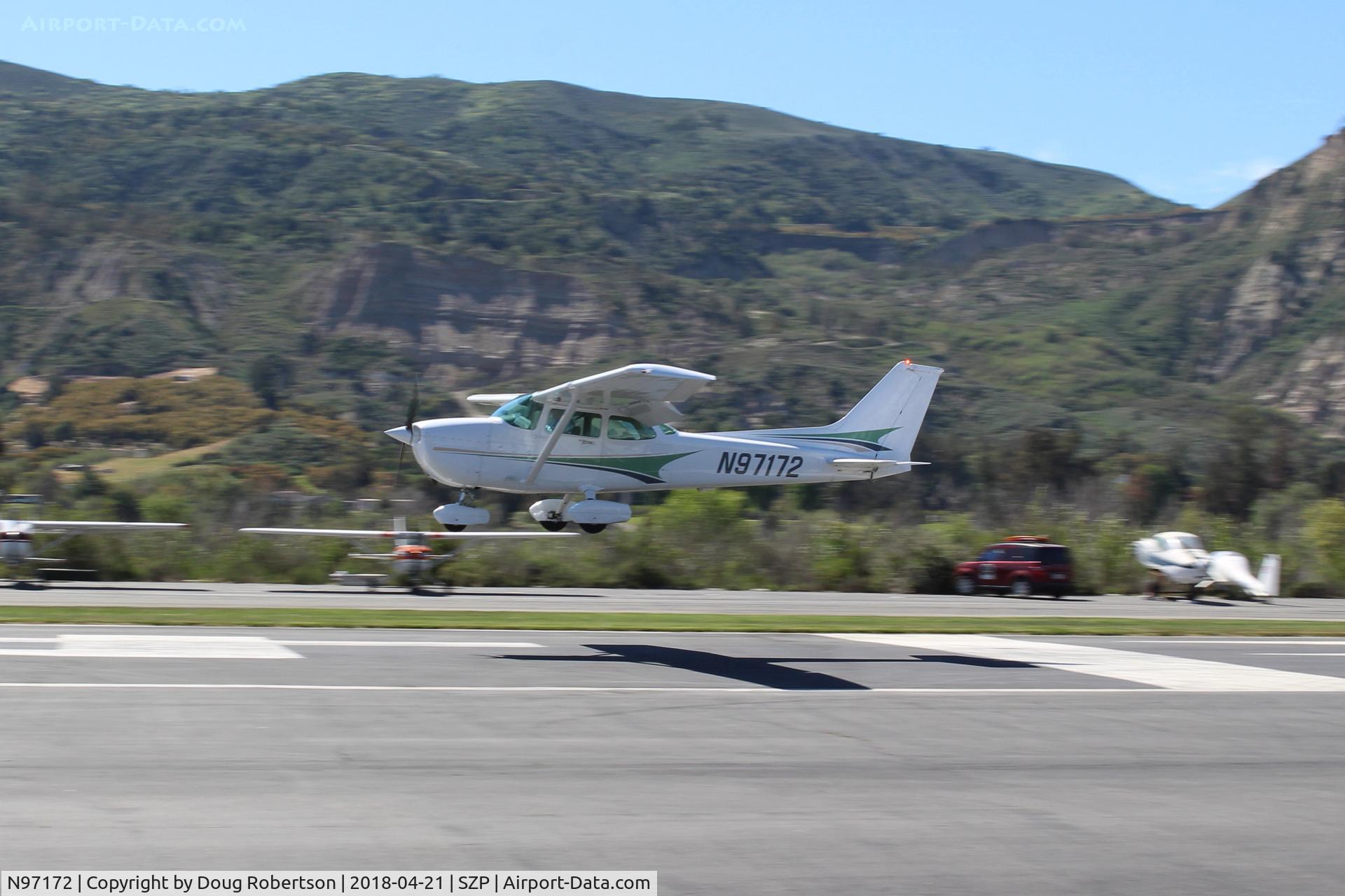 N97172, 1984 Cessna 172P C/N 17276162, 1984 Cessna 172P SKYHAWK, Lycoming O-320 D2J 160 Hp, on final Rwy 04