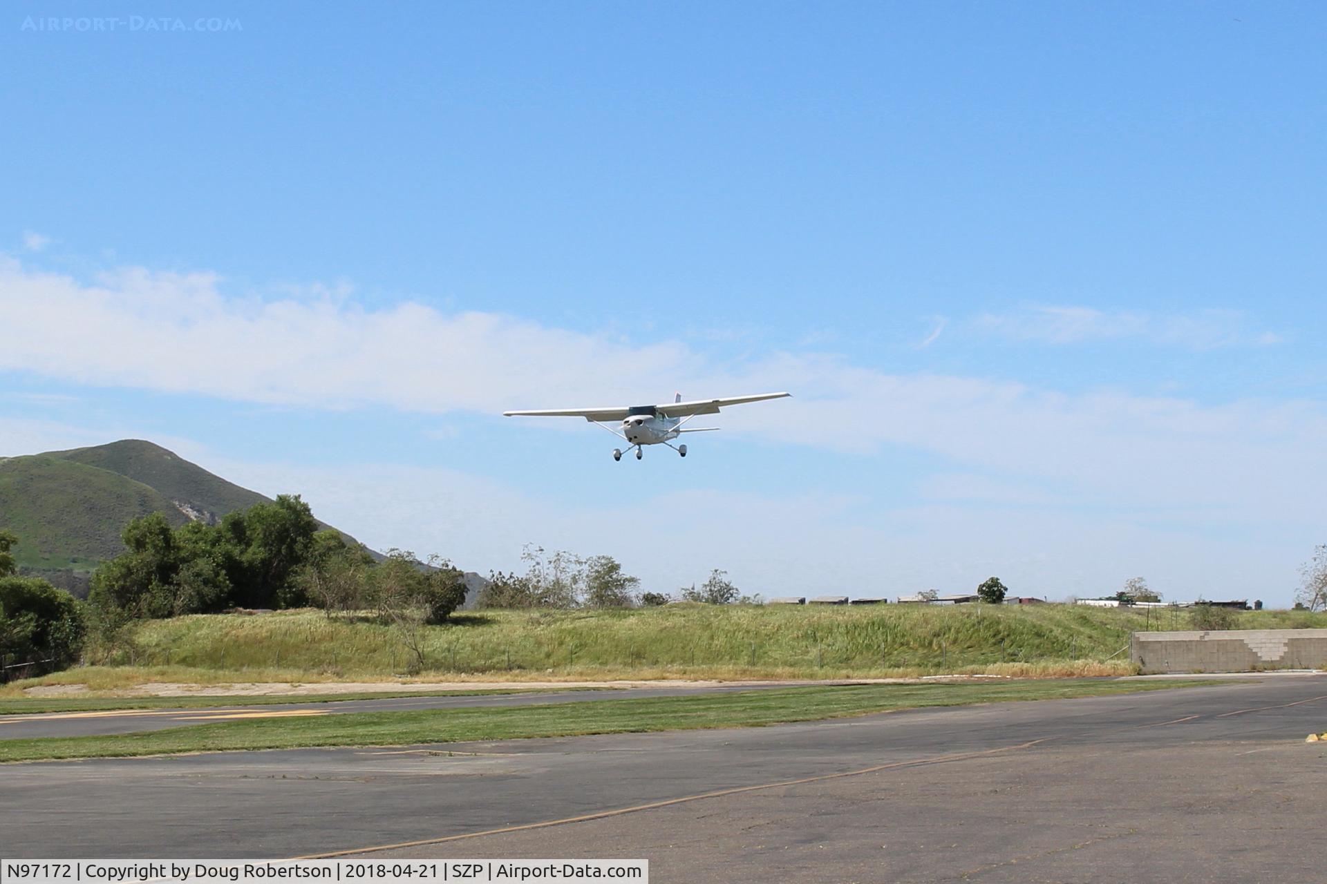 N97172, 1984 Cessna 172P C/N 17276162, 1984 Cessna 172P SKYHAWK, Lycoming O-320-D2J 160 Hp, on final Rwy 04