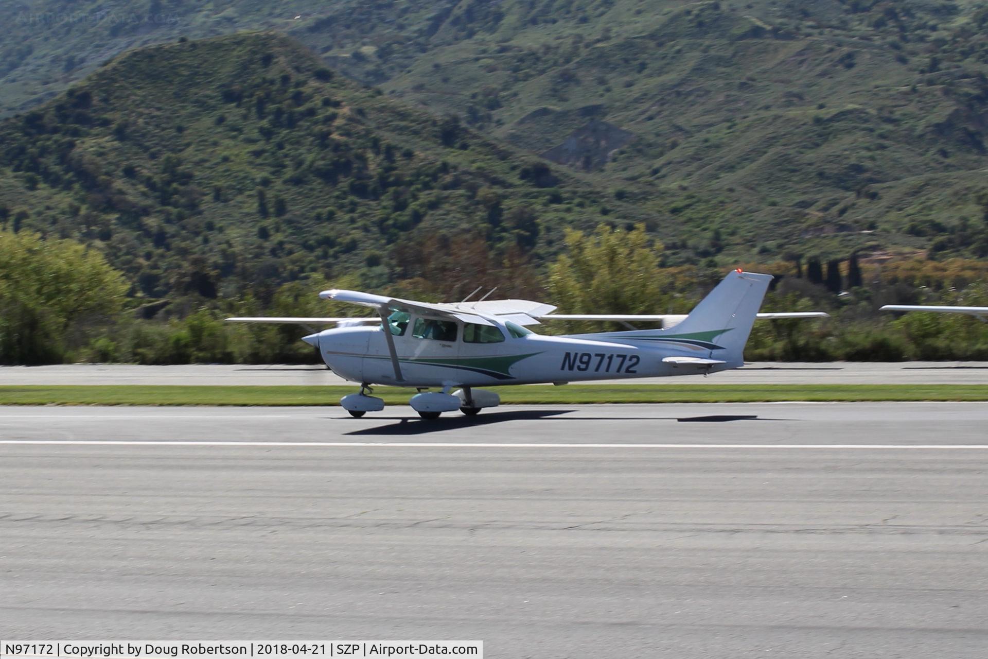 N97172, 1984 Cessna 172P C/N 17276162, 1984 Cessna 172P SKYHAWK, Lycoming O-320-D2J 160 Hp, takeoff roll Rwy 04