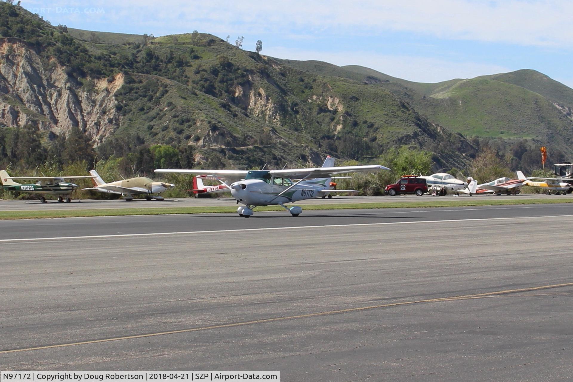 N97172, 1984 Cessna 172P C/N 17276162, 1984 Cessna 172P SKYHAWK, Lycoming O-320-D2J 160 Hp, takeoff roll Rwy 04