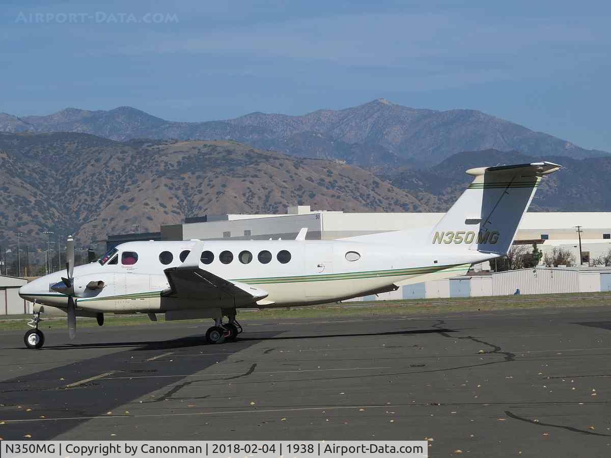 N350MG, 2007 Hawker Beechcraft 350 King Air (B300) C/N FL-528, Parked