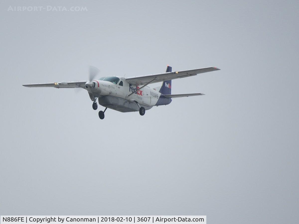 N886FE, 1989 Cessna 208B C/N 208B0190, Landing