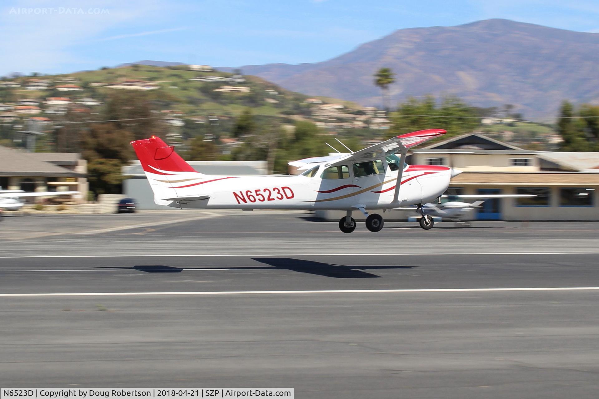 N6523D, 1979 Cessna 172N C/N 17272844, 1979 Cessna 172N SKYHAWK, Lycoming O-320-H2AD 160 Hp,  takeoff climb Rwy 04