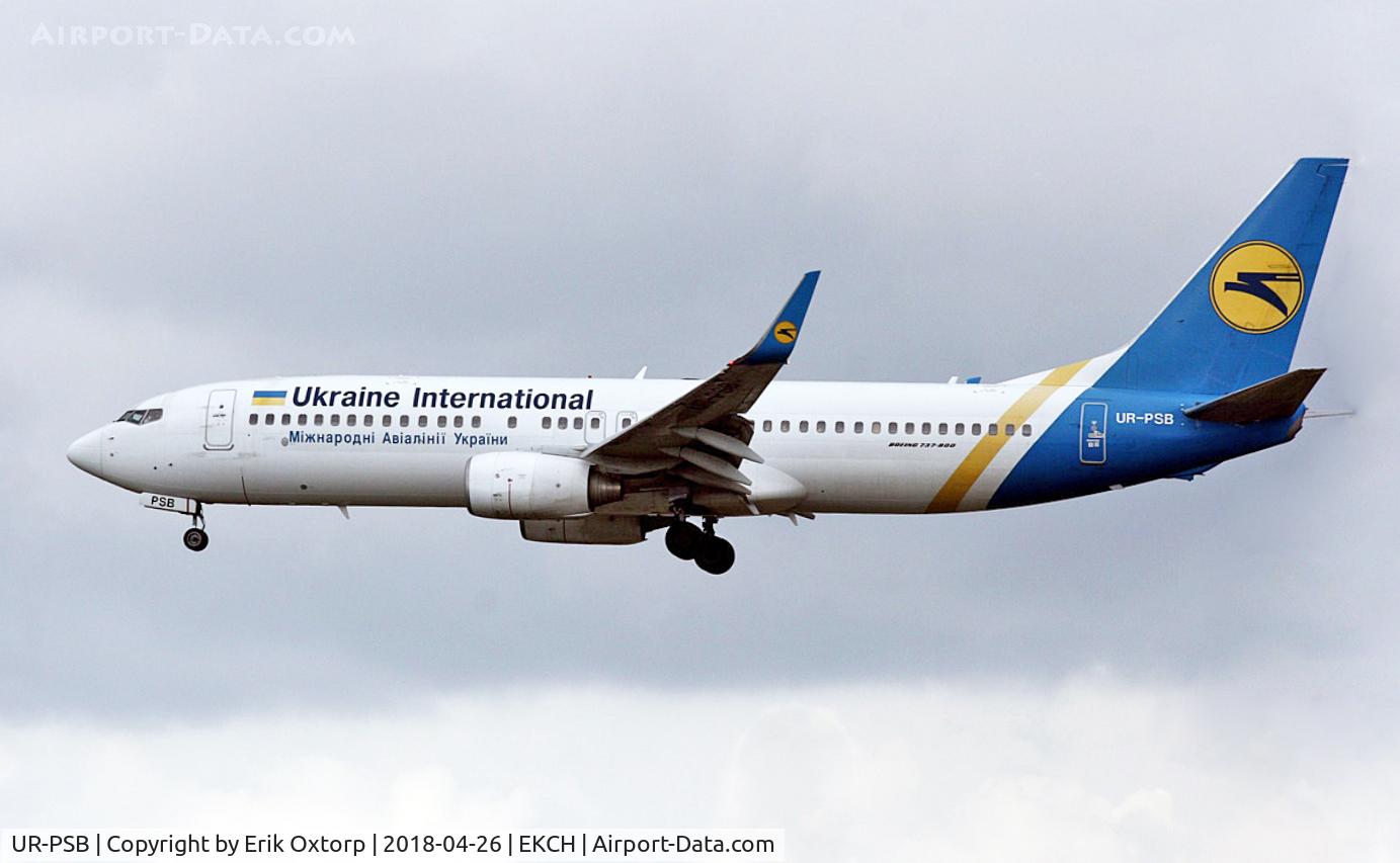 UR-PSB, 2009 Boeing 737-8HX C/N 29654, UR-PSB landing re 22L