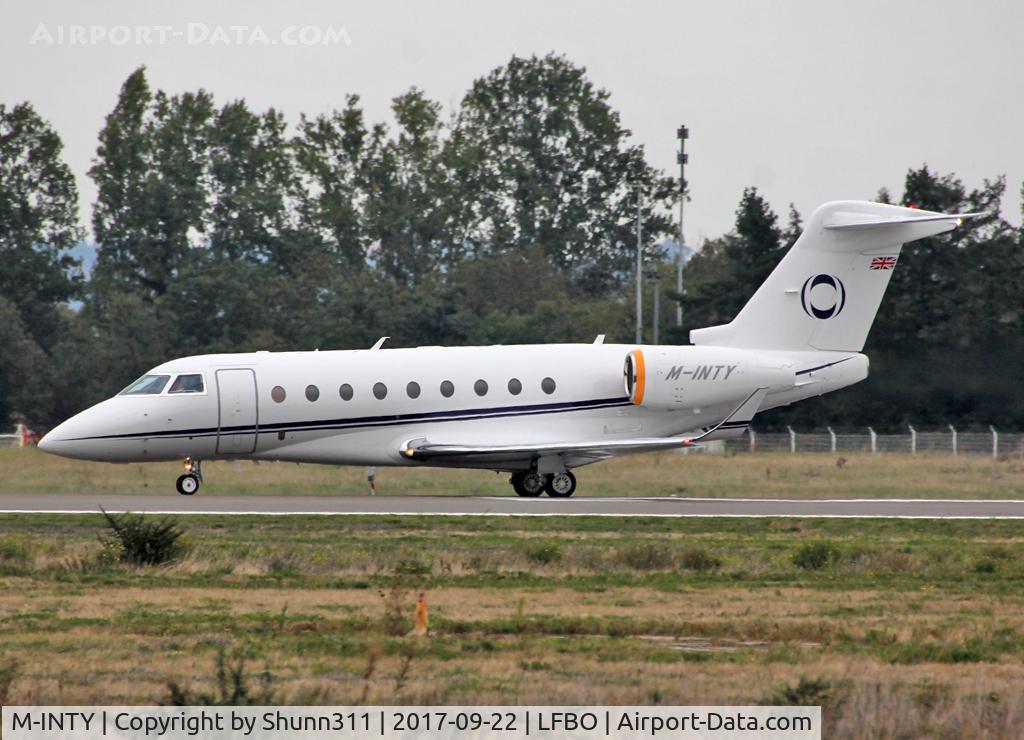 M-INTY, 2015 IAI Gulfstream G280 C/N 2086, Ready for take off from rwy 32R