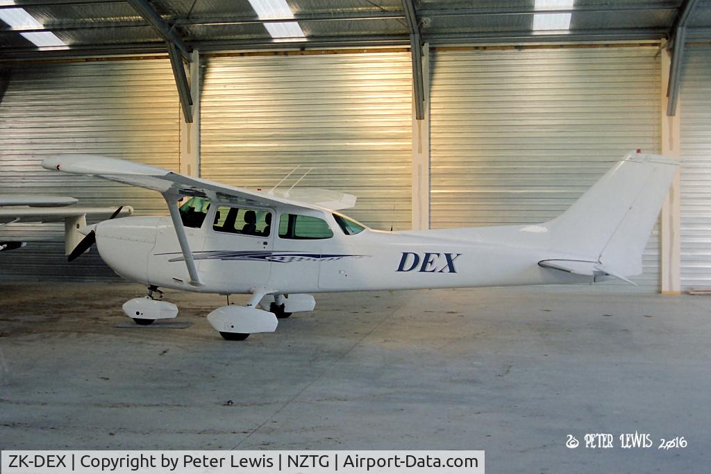 ZK-DEX, Cessna 172N C/N 17271386, B C & P M Decke, Tauranga - 2005