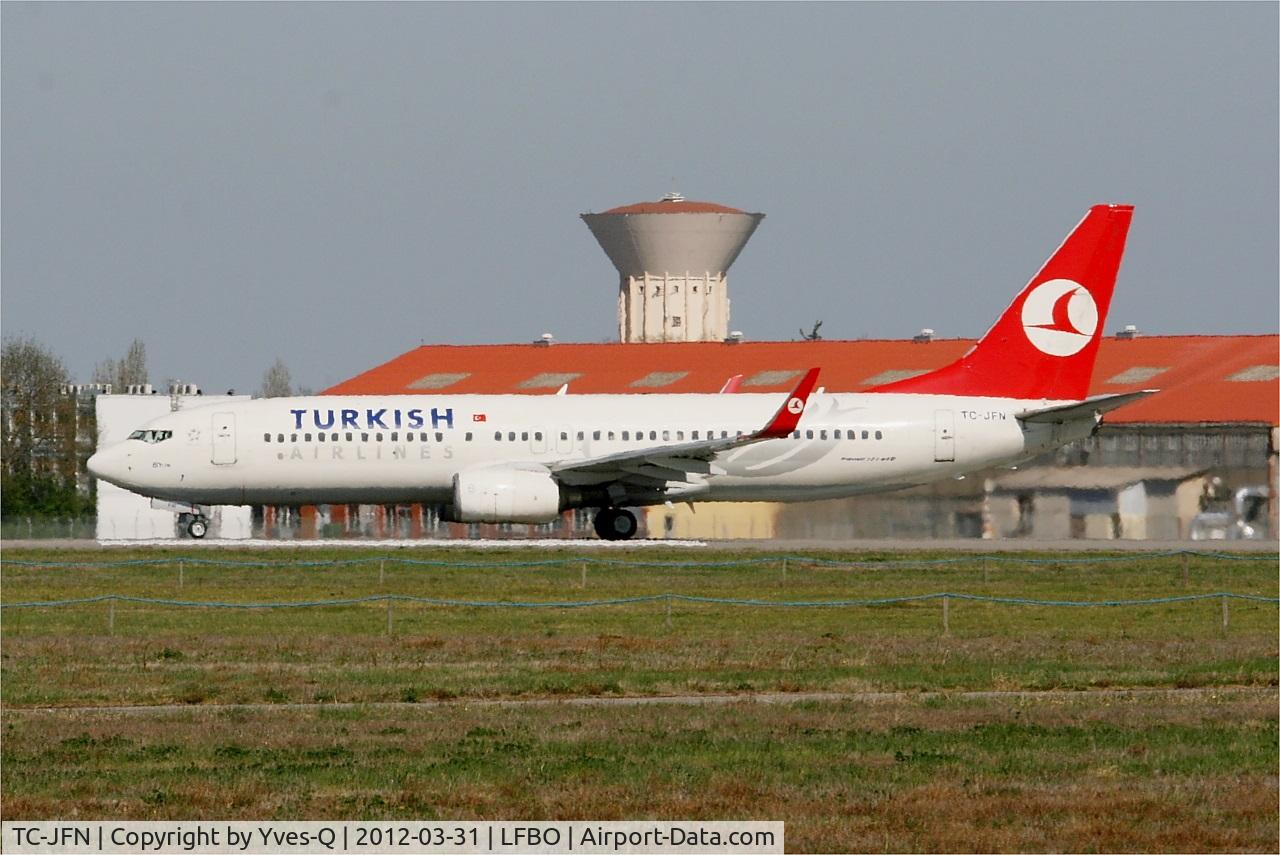 TC-JFN, 1999 Boeing 737-8F2 C/N 29776, Boeing 737-8F2, Ready to take off rwy 32R, Toulouse-Blagnac airport (LFBO-TLS)