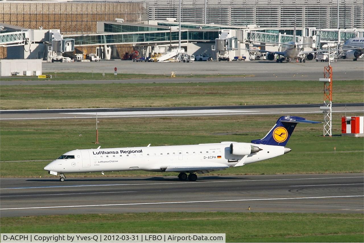 D-ACPH, 2002 Canadair CRJ-701ER (CL-600-2C10) Regional Jet C/N 10043, Canadair CRJ-701ER, Taxiing, Toulouse-Blagnac airport (LFBO-TLS)