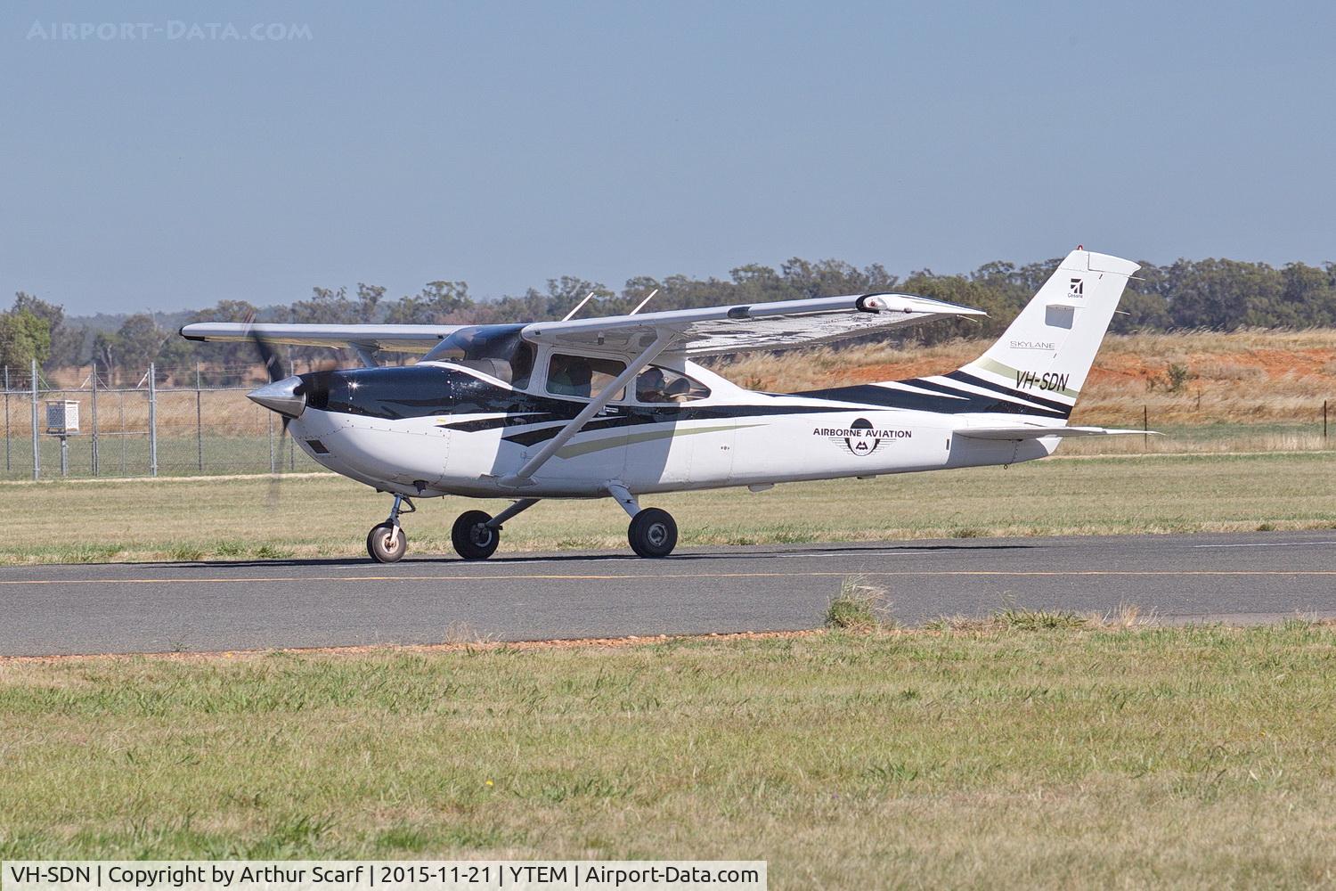 VH-SDN, 2006 Cessna 182T Skylane C/N 18281747, Temora Warbirds 2015