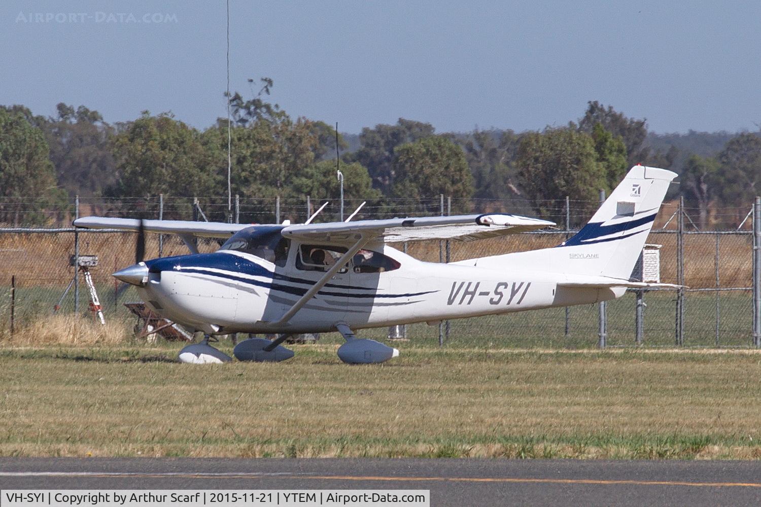 VH-SYI, 2005 Cessna 182T Skylane C/N 18281552, Temora Warbirds 2015