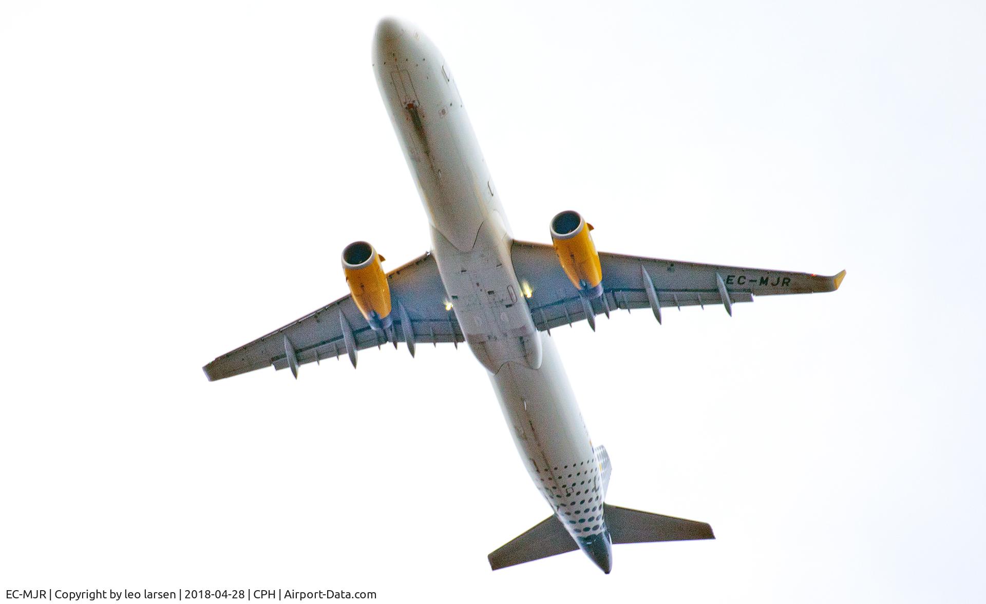 EC-MJR, 2016 Airbus A321-231 C/N 6933, Copenhagen 28.4.2018 T/O R-22R