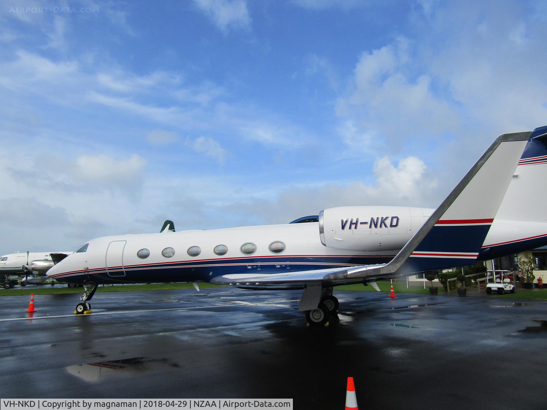 VH-NKD, 2007 Gulfstream Aerospace GIV-X (350) C/N 4086, In sun between showers