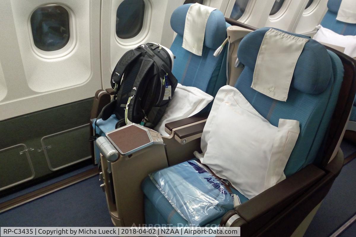 RP-C3435, 2000 Airbus A340-313X C/N 302, The slightly dated, but spacious business class on this A340-300