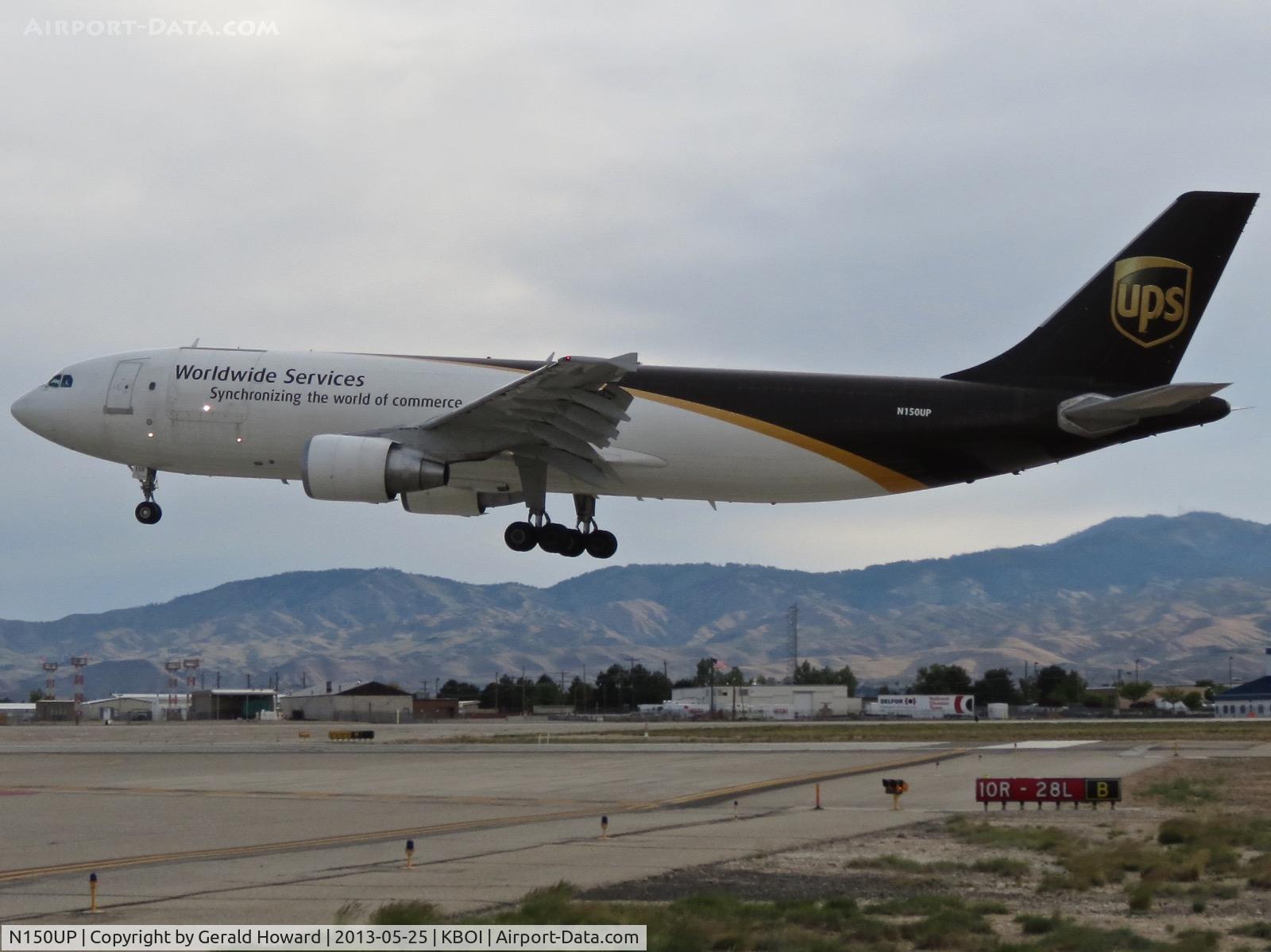 N150UP, 2003 Airbus A300F4-622R C/N 833, Landing RWY 28R.