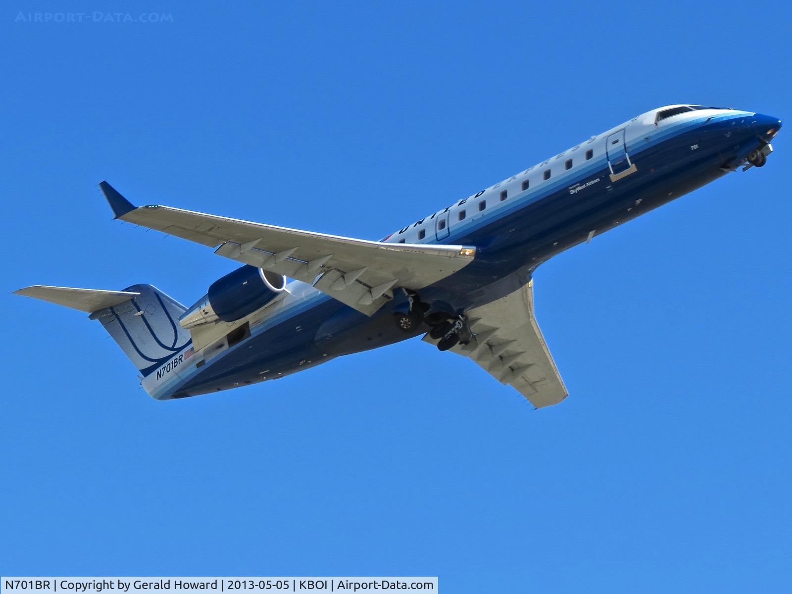 N701BR, 2000 Bombardier CRJ-200ER (CL-600-2B19) C/N 7448, Departing RWY 28R.