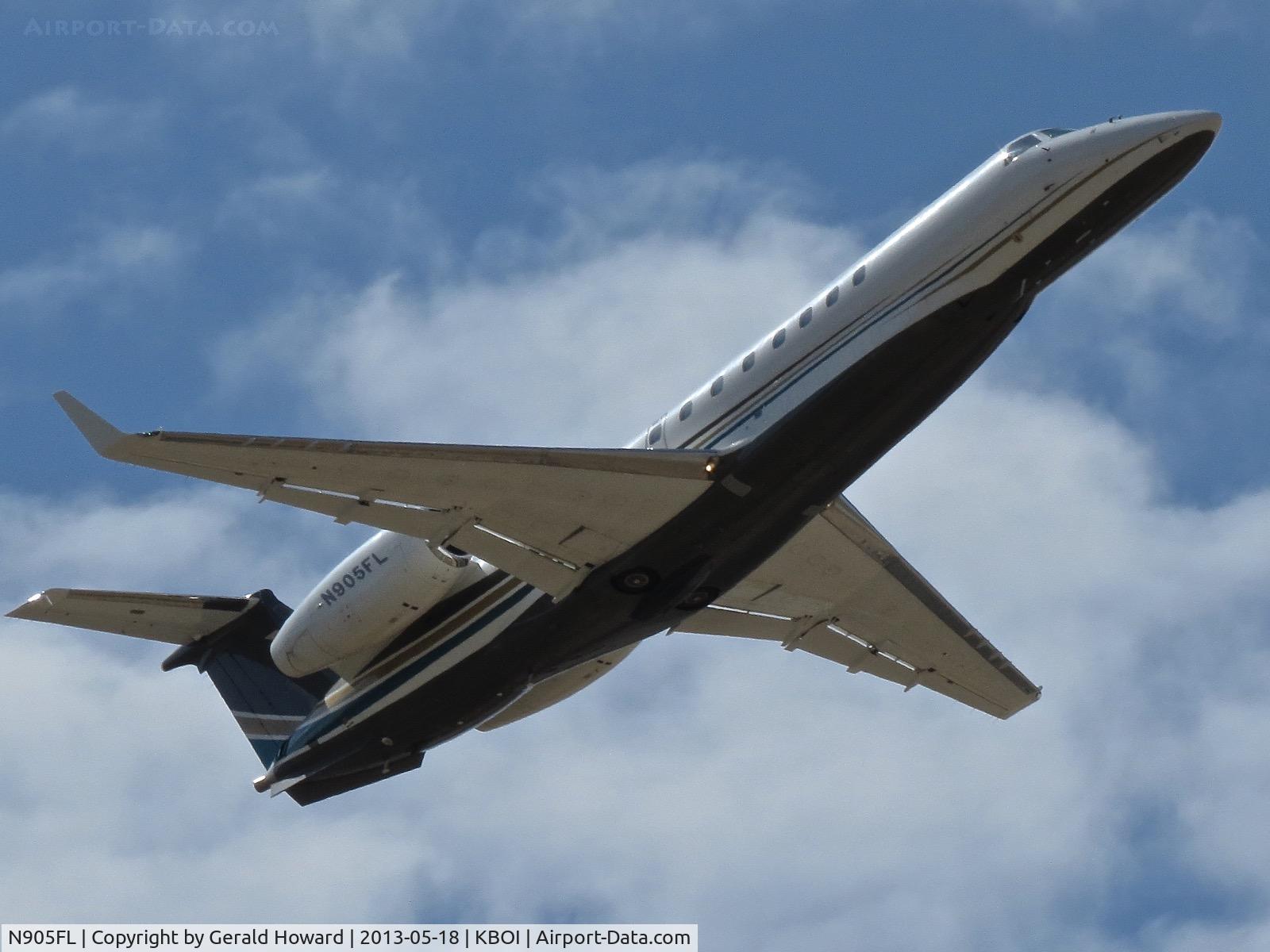 N905FL, 2004 Embraer ERJ-135BJ Legacy C/N 145775, Take off from RWY 28R.