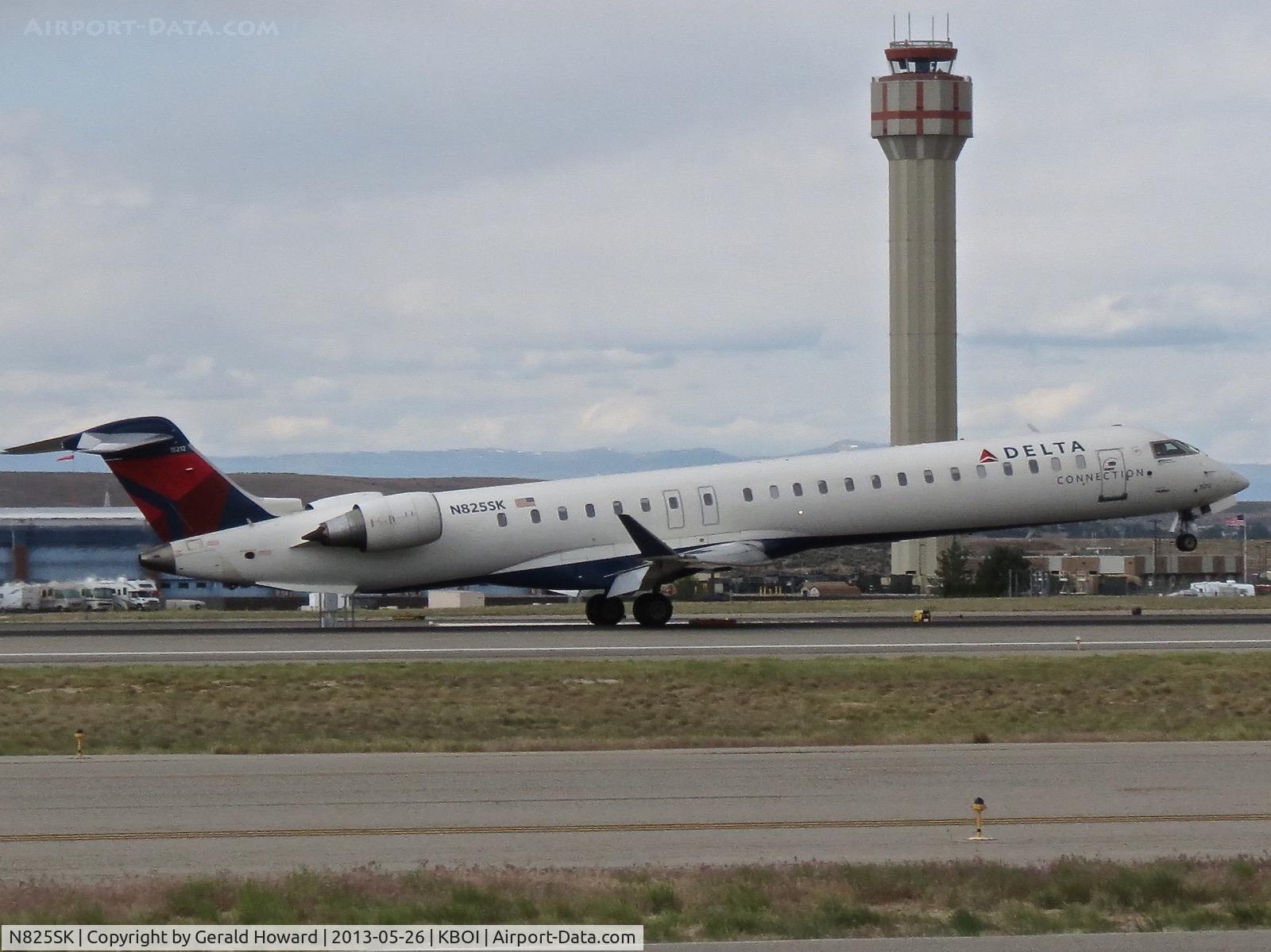 N825SK, 2008 Canadair CL-600-2D24 Regional Jet CRJ-900ER C/N 15212, Landing RWY 28R.