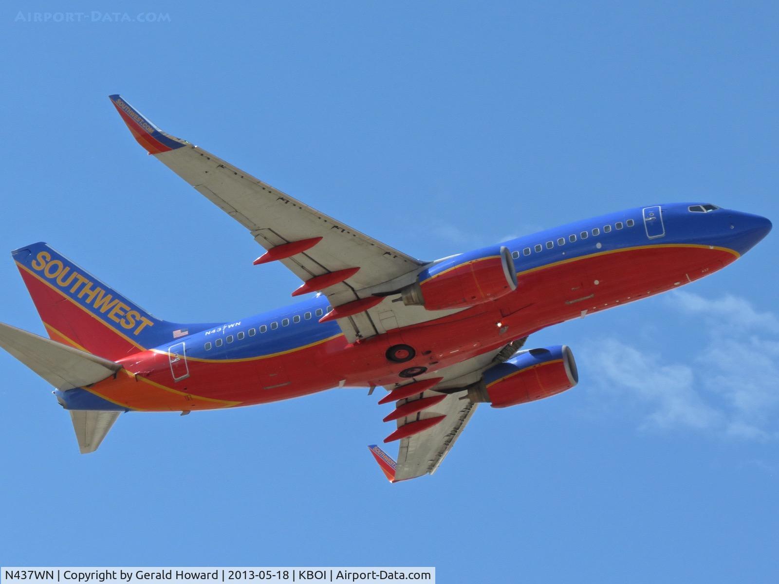 N437WN, 2003 Boeing 737-7H4 C/N 29832, Departing RWY 28R.