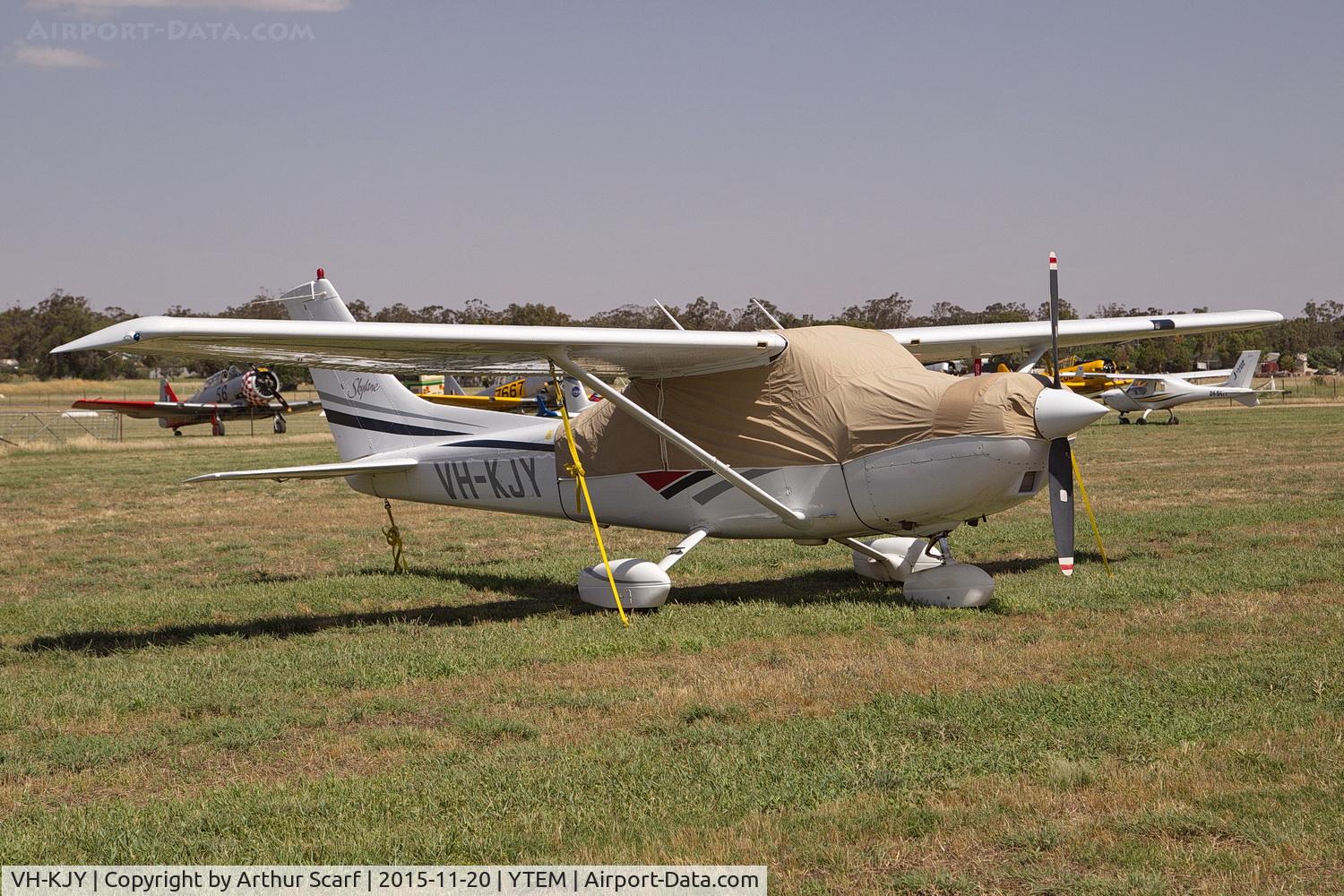 VH-KJY, 1998 Cessna 182Q Skylane C/N 18266223, Temora Warbirds 2015