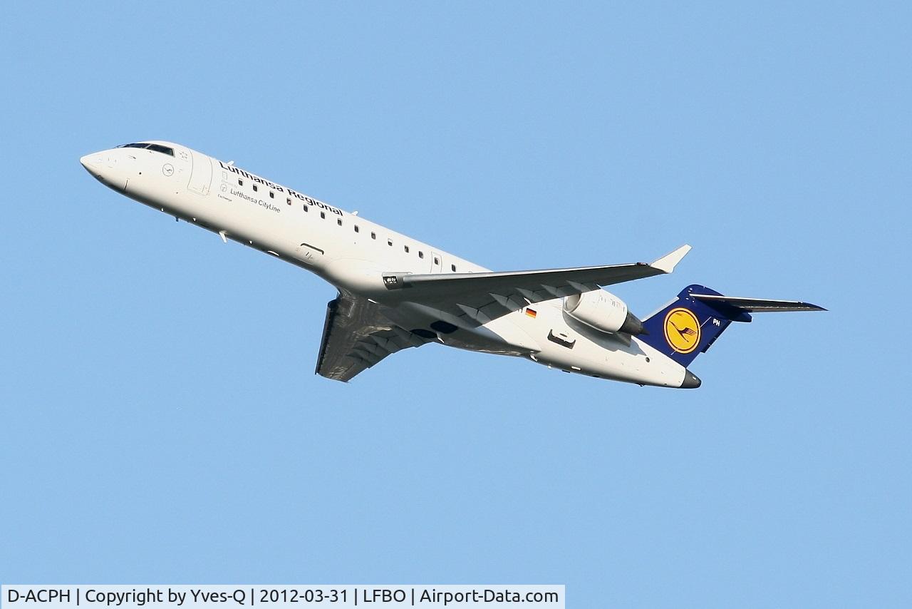 D-ACPH, 2002 Canadair CRJ-701ER (CL-600-2C10) Regional Jet C/N 10043, Canadair CRJ-701ER, Take off rwy 32R, Toulouse Blagnac Airport (LFBO-TLS)
