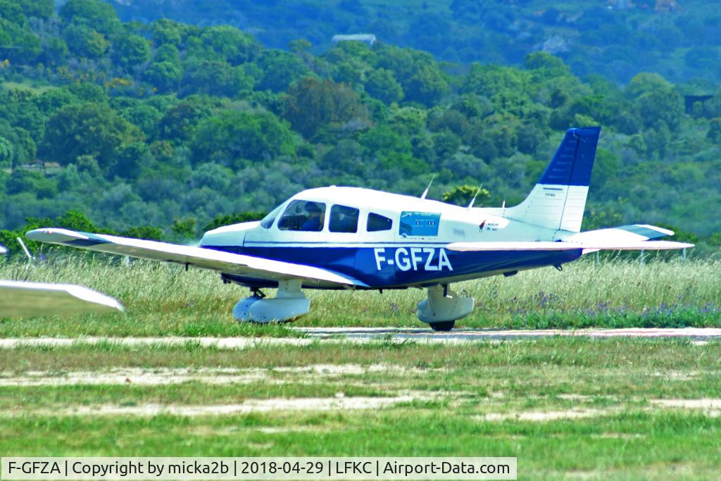 F-GFZA, Piper PA-28-181 Archer II C/N 28-8390074, Taxiing