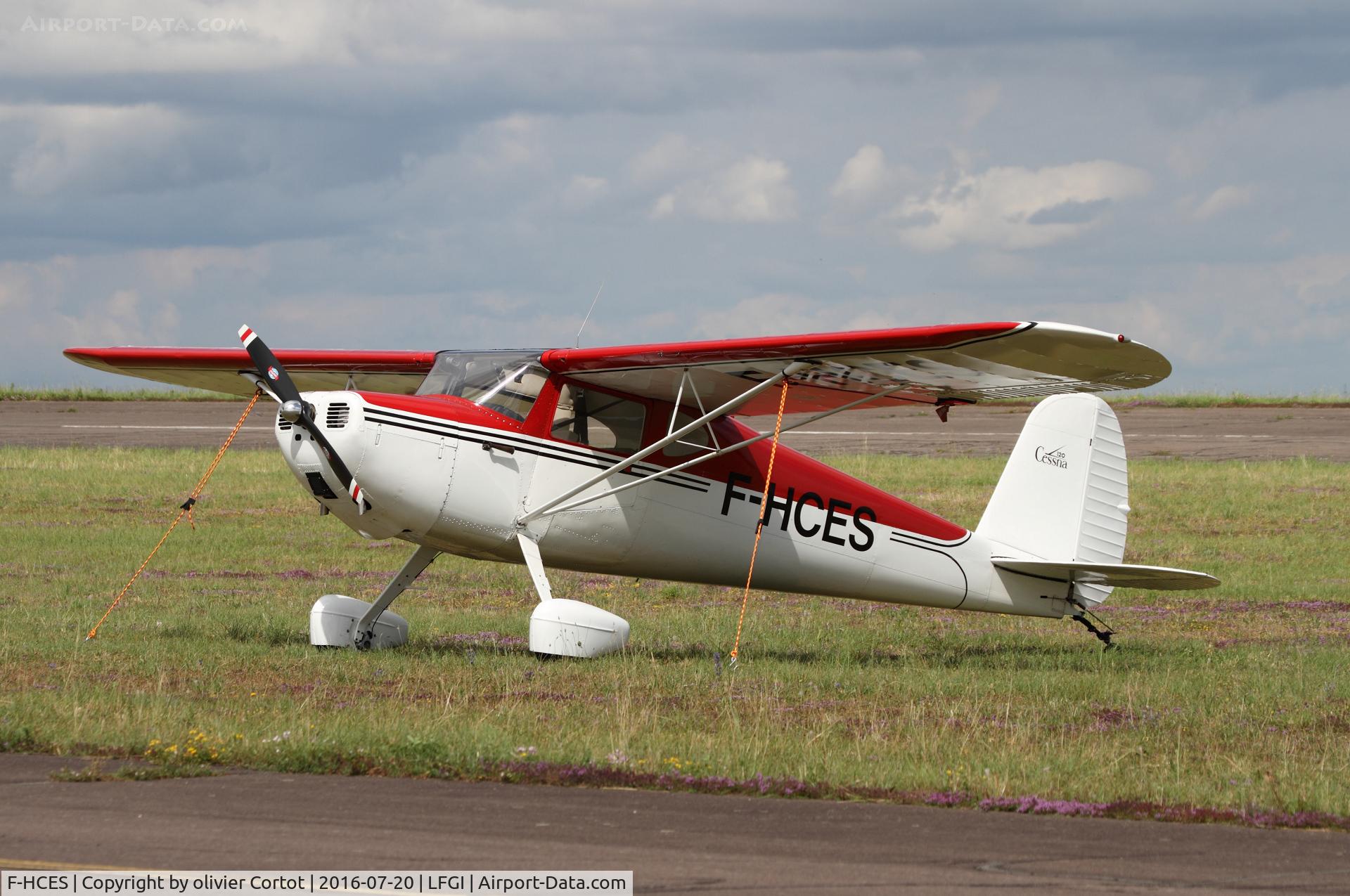 F-HCES, 1947 Cessna 120 C/N 11725, during the French acrobatics championship