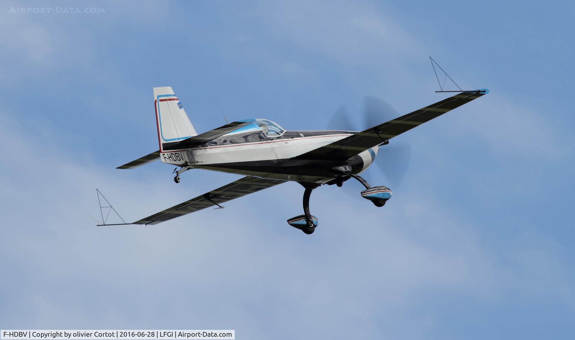 F-HDBV, Extra EA-330SC C/N SC048, taking off froom Darois