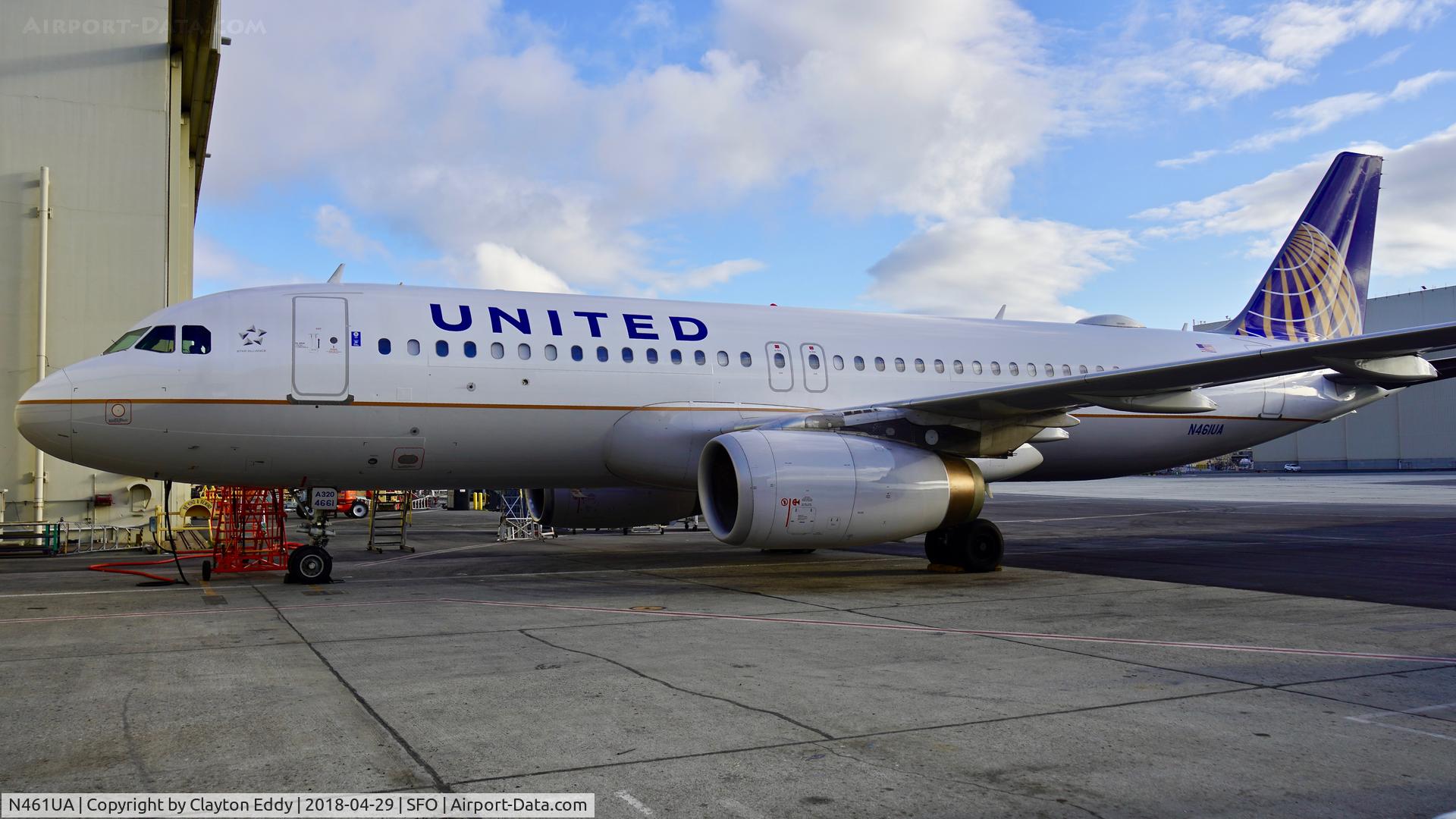 N461UA, 2000 Airbus A320-232 C/N 1266, SFO 2018.