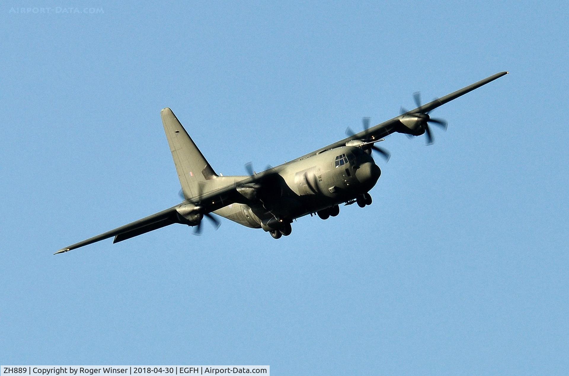 ZH889, 2000 Lockheed Martin C-130J Hercules C.5 C/N 382-5500, RAF Hercules C.5 aircraft coded 889 approaching Runway 22.