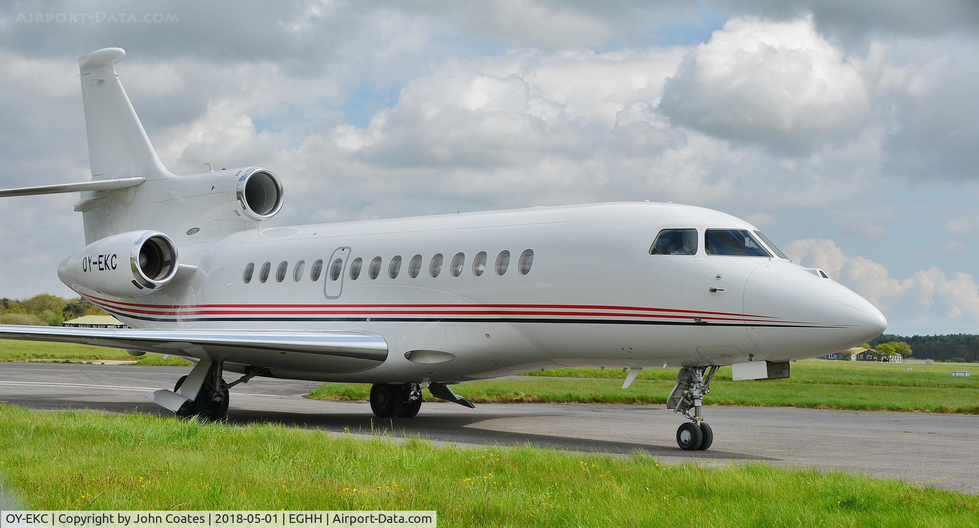 OY-EKC, 2011 Dassault Falcon 7X C/N 121, Arriving at Signatures